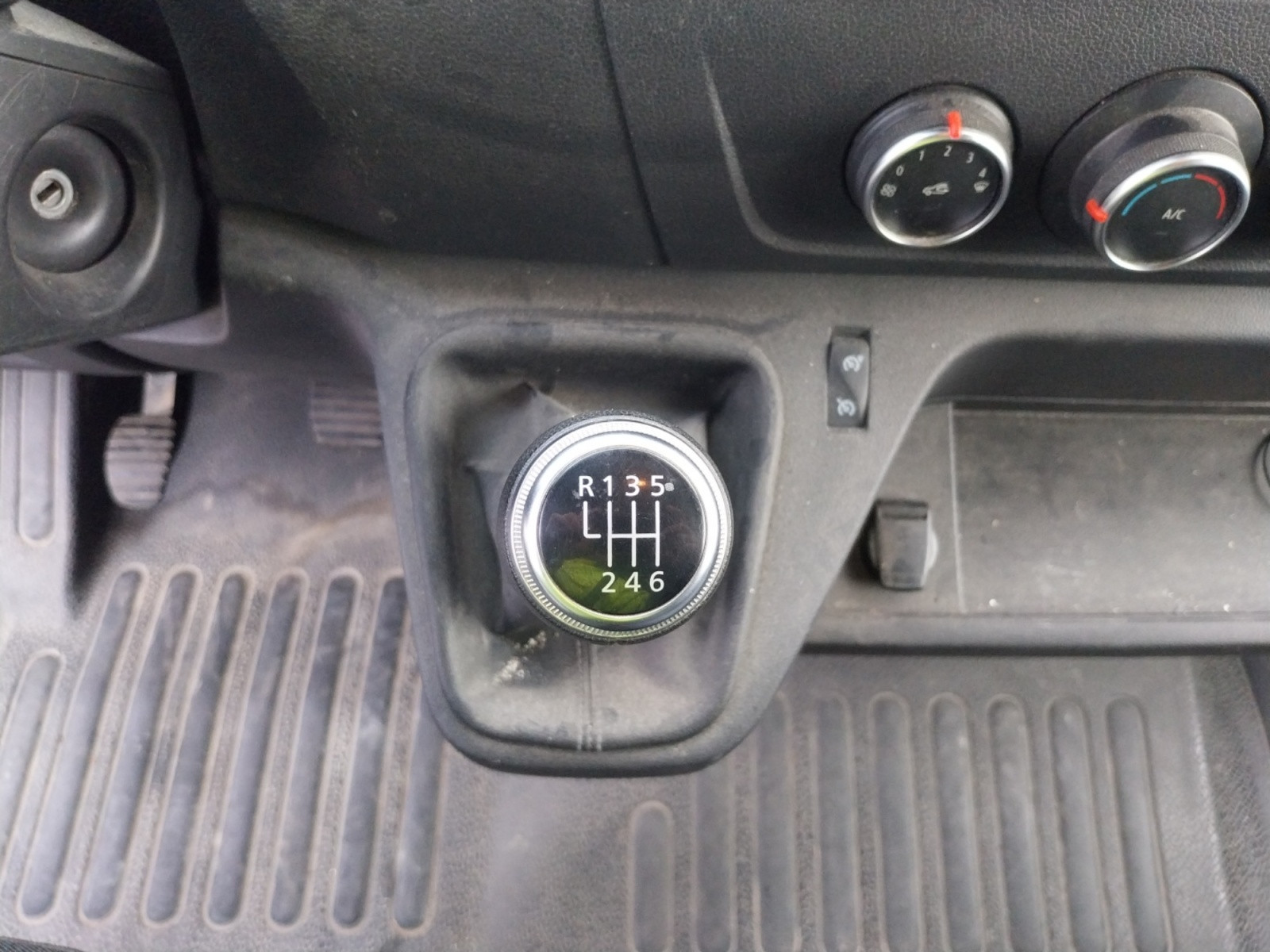 Vente en ligne Renault Master Fourgon MASTER FGN TRAC F3500 L3H2 DCI 135 au prix de 19 990 €