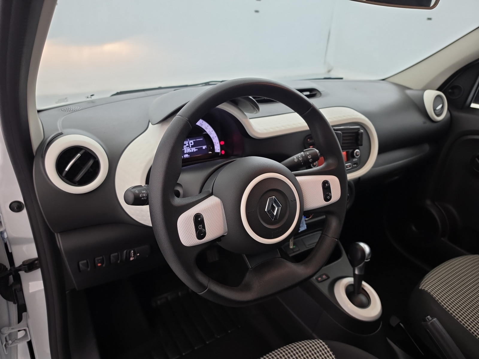 Vente en ligne Renault Twingo Electrique Twingo III E-Tech au prix de 12 990 €