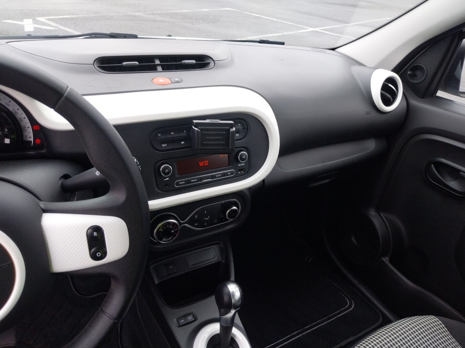 Vente en ligne Renault Twingo Electrique Twingo III E-Tech au prix de 12 990 €