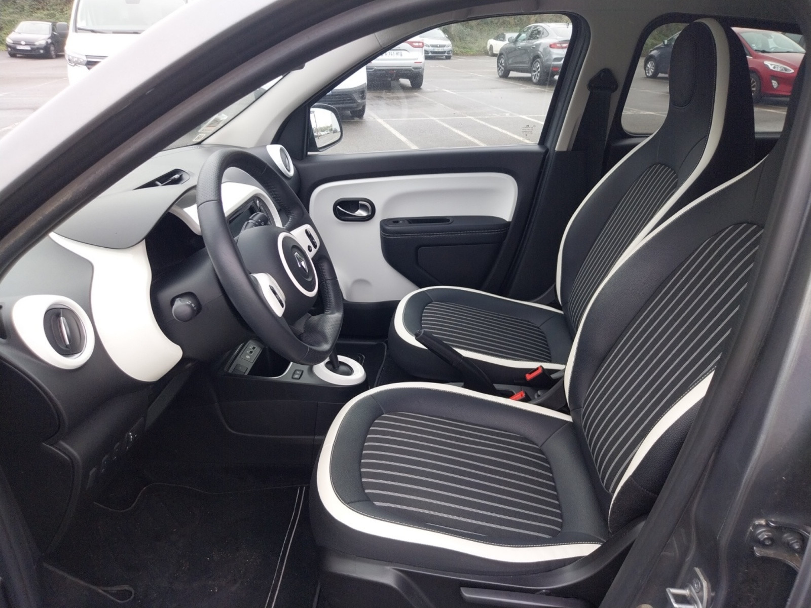Vente en ligne Renault Twingo Electrique Twingo III E-Tech au prix de 13 990 €