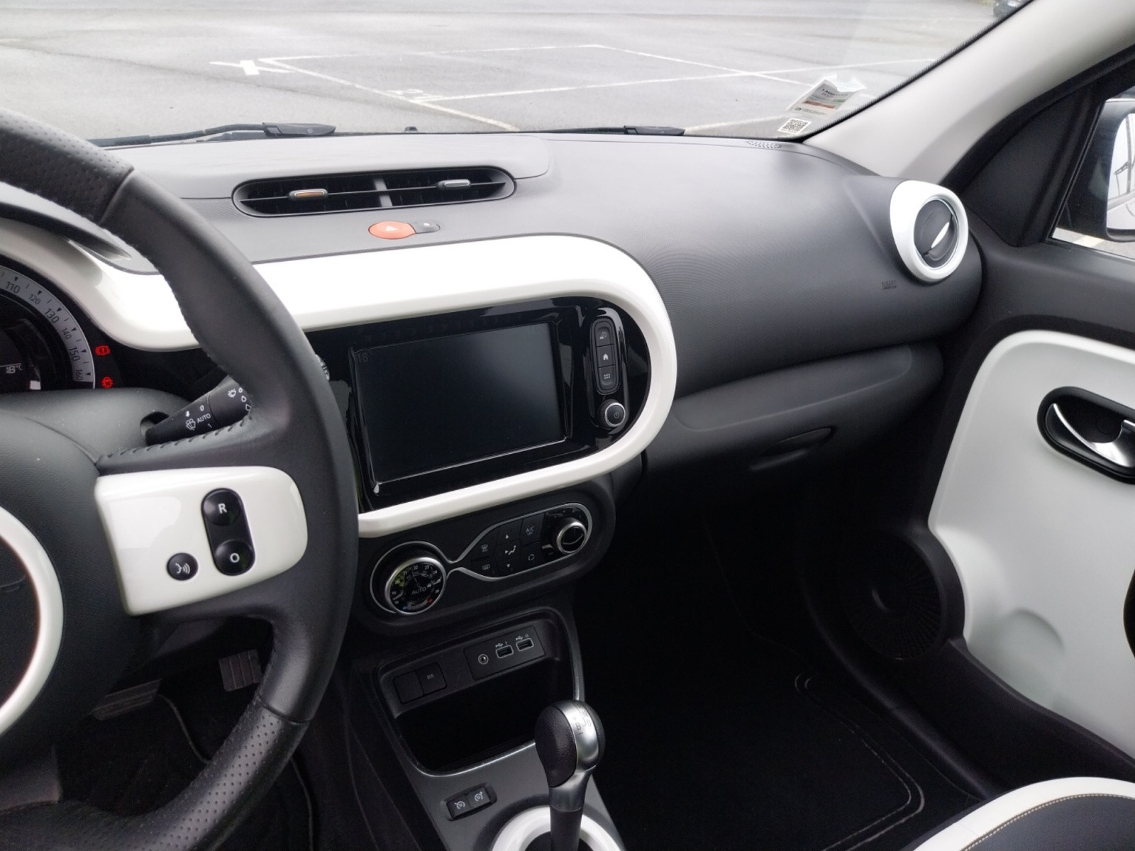 Vente en ligne Renault Twingo Electrique Twingo III E-Tech au prix de 13 990 €