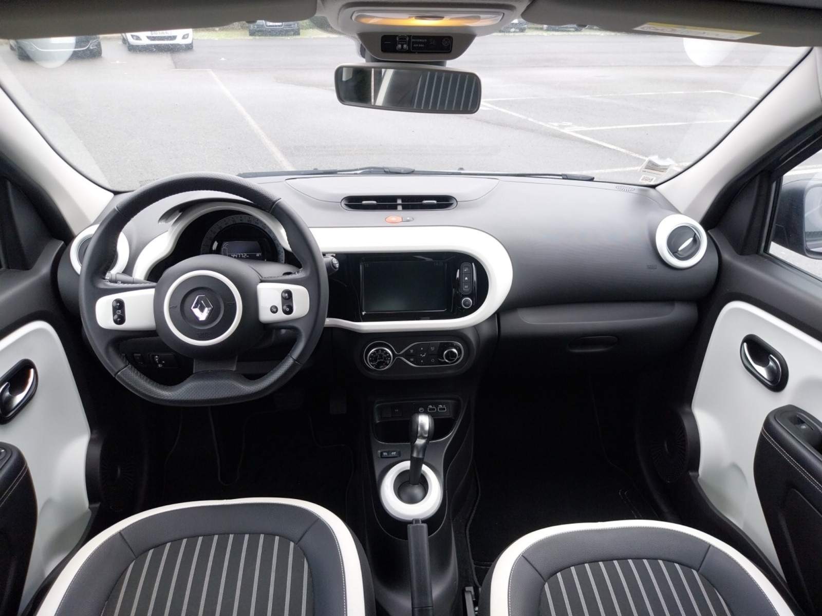 Vente en ligne Renault Twingo Electrique Twingo III E-Tech au prix de 13 990 €