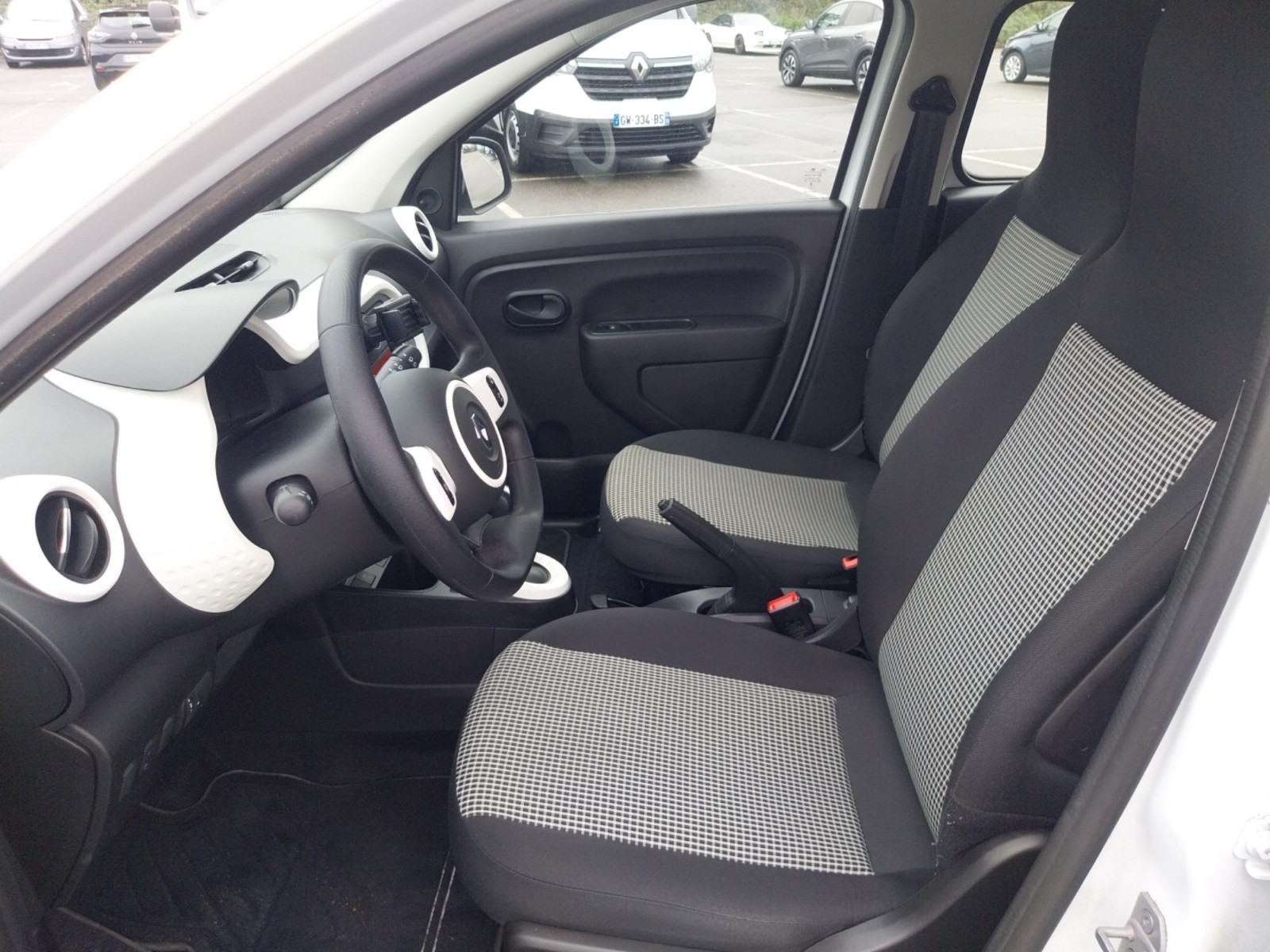 Vente en ligne Renault Twingo Electrique Twingo III E-Tech au prix de 12 990 €