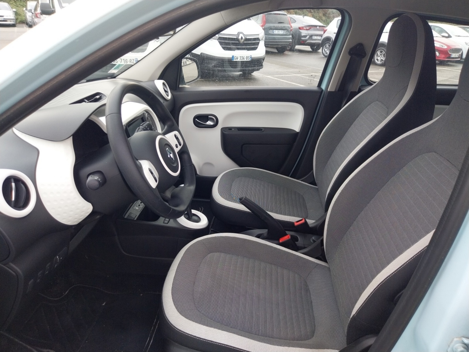 Vente en ligne Renault Twingo Electrique Twingo III E-Tech au prix de 13 990 €