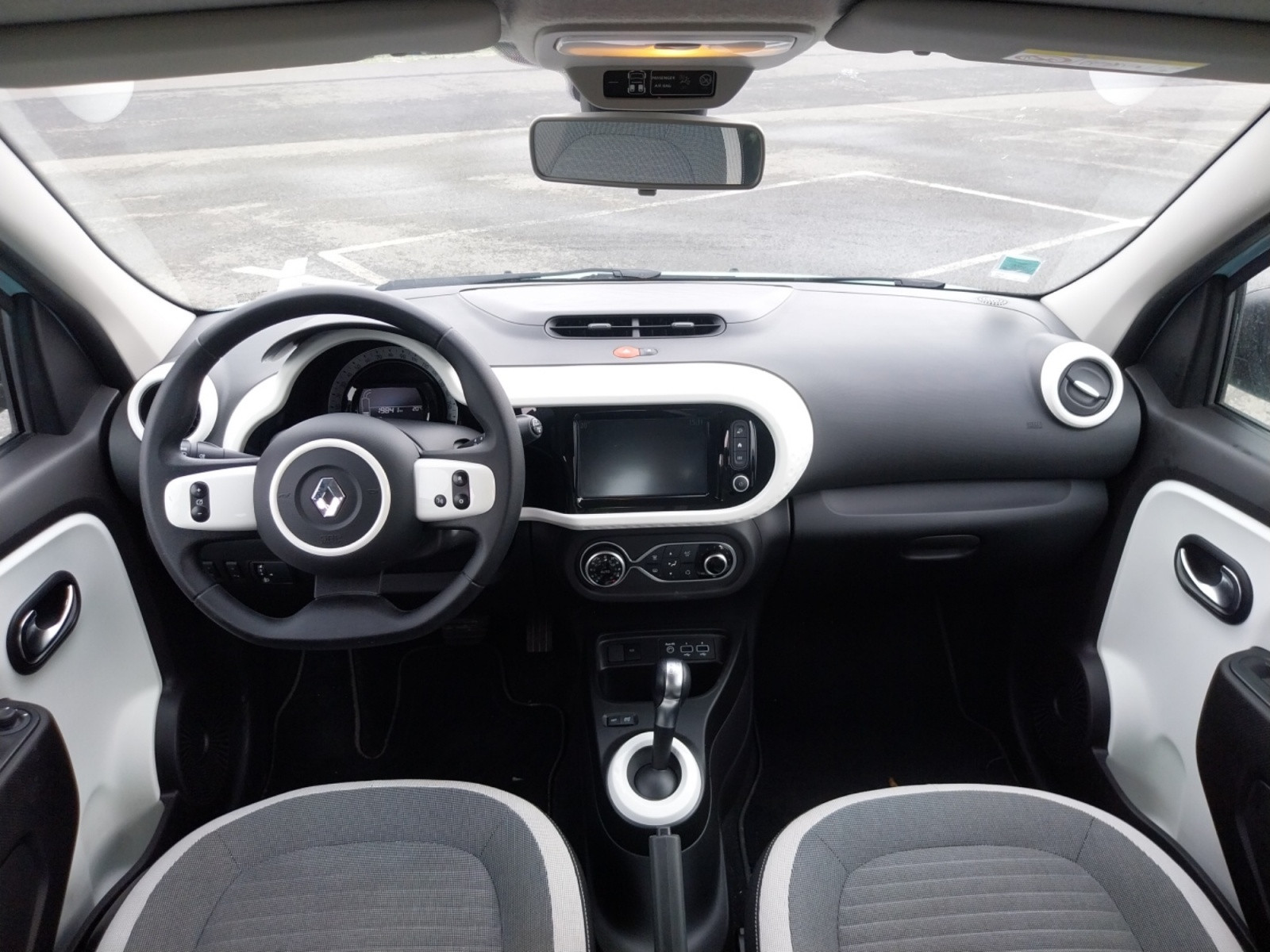 Vente en ligne Renault Twingo Electrique Twingo III E-Tech au prix de 13 990 €
