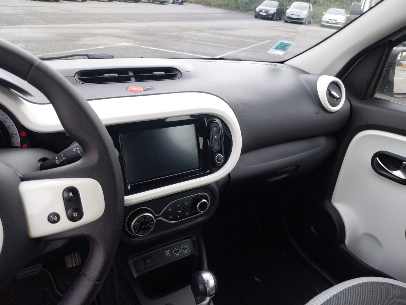 Vente en ligne Renault Twingo Electrique Twingo III E-Tech au prix de 13 990 €