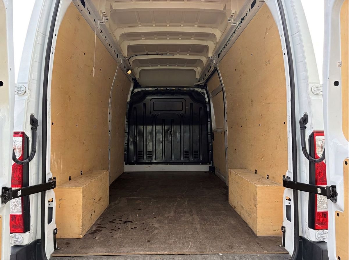 Vente en ligne Renault Master Fourgon MASTER FGN TRAC F3500 L3H3 BLUE DCI 135 au prix de 22 990 €