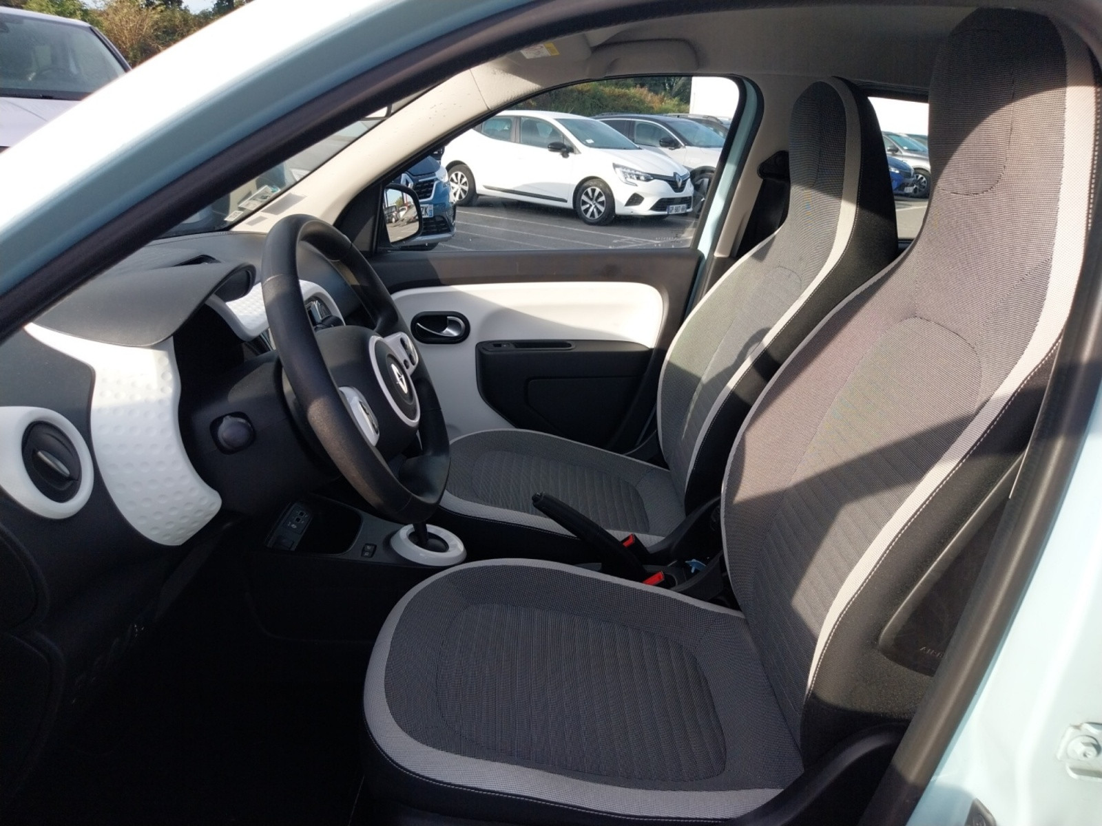 Vente en ligne Renault Twingo Electrique Twingo III E-Tech au prix de 12 590 €