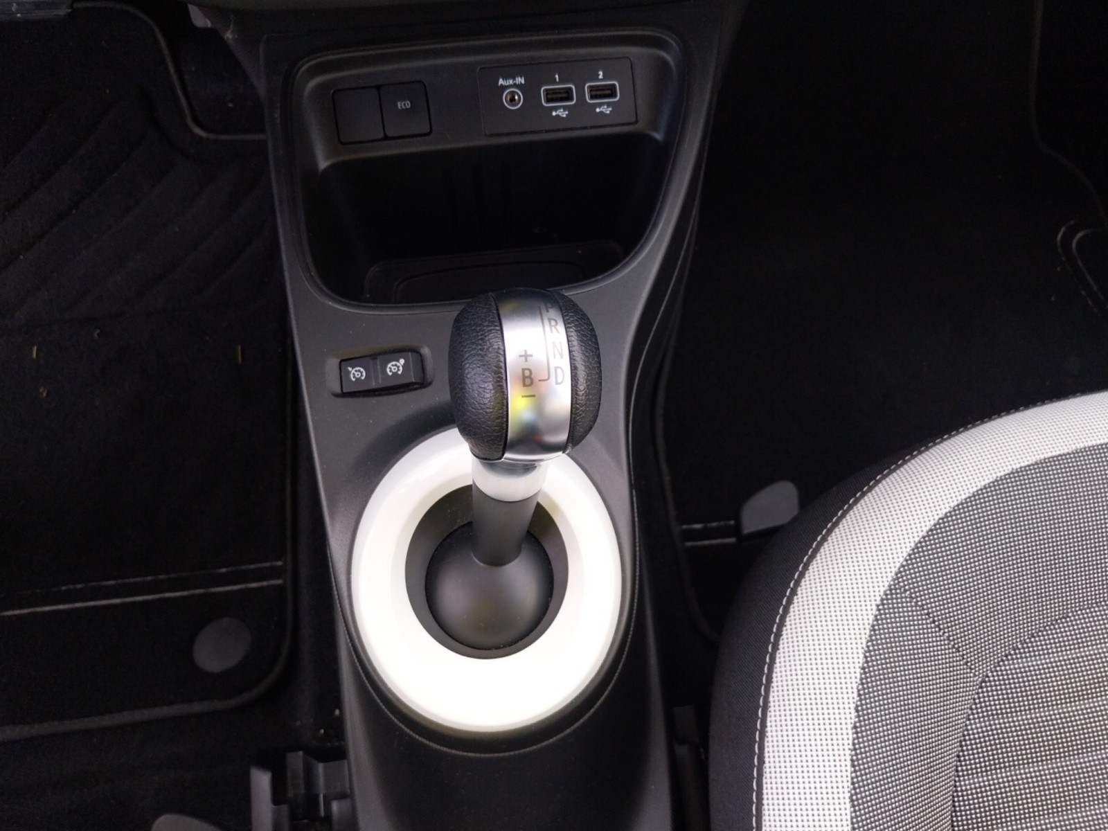 Vente en ligne Renault Twingo Electrique Twingo III E-Tech au prix de 12 590 €