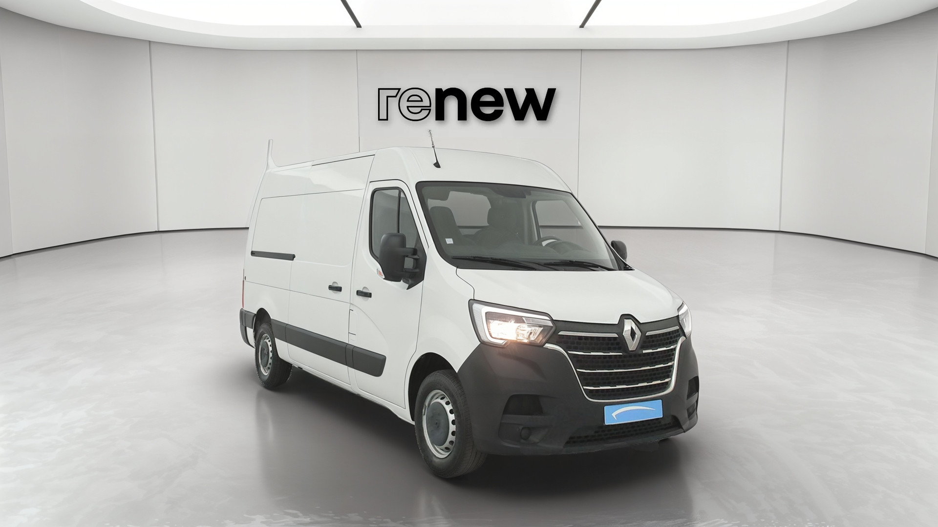 Vente en ligne Renault Master Fourgon MASTER FGN TRAC F3300 L2H2 BLUE DCI 135 au prix de 20 990 €