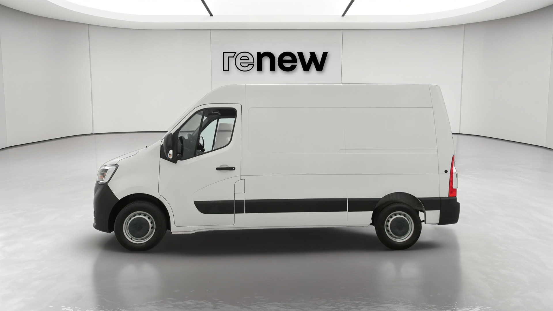 Vente en ligne Renault Master Fourgon MASTER FGN TRAC F3300 L2H2 BLUE DCI 135 au prix de 20 990 €