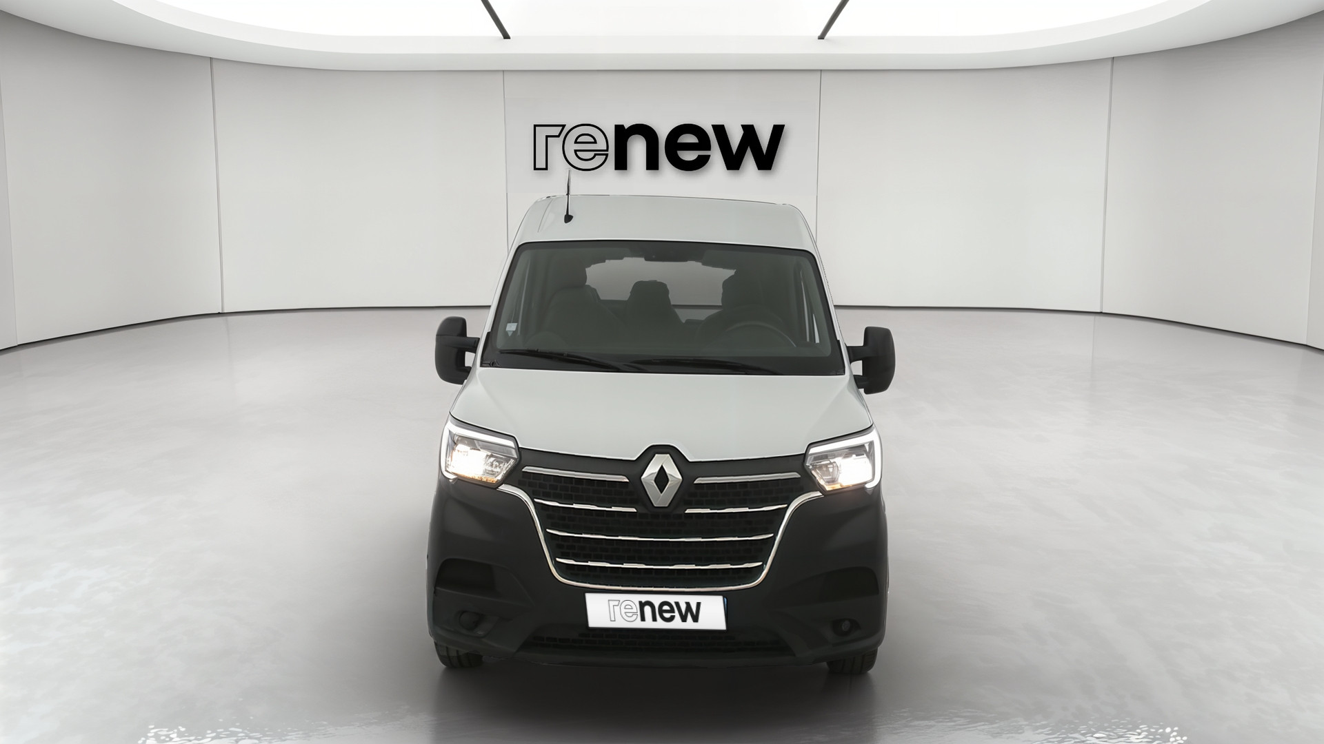Vente en ligne Renault Master Fourgon MASTER FGN TRAC F3300 L2H2 BLUE DCI 135 au prix de 20 990 €
