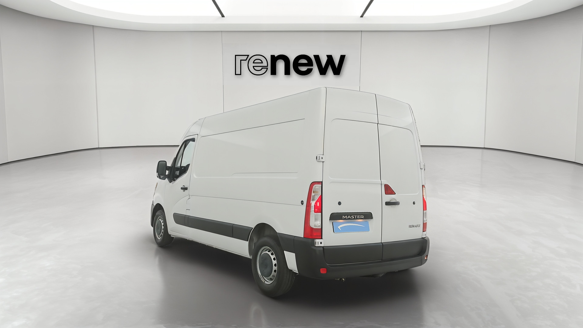 Vente en ligne Renault Master Fourgon MASTER FGN TRAC F3300 L2H2 BLUE DCI 135 au prix de 20 990 €