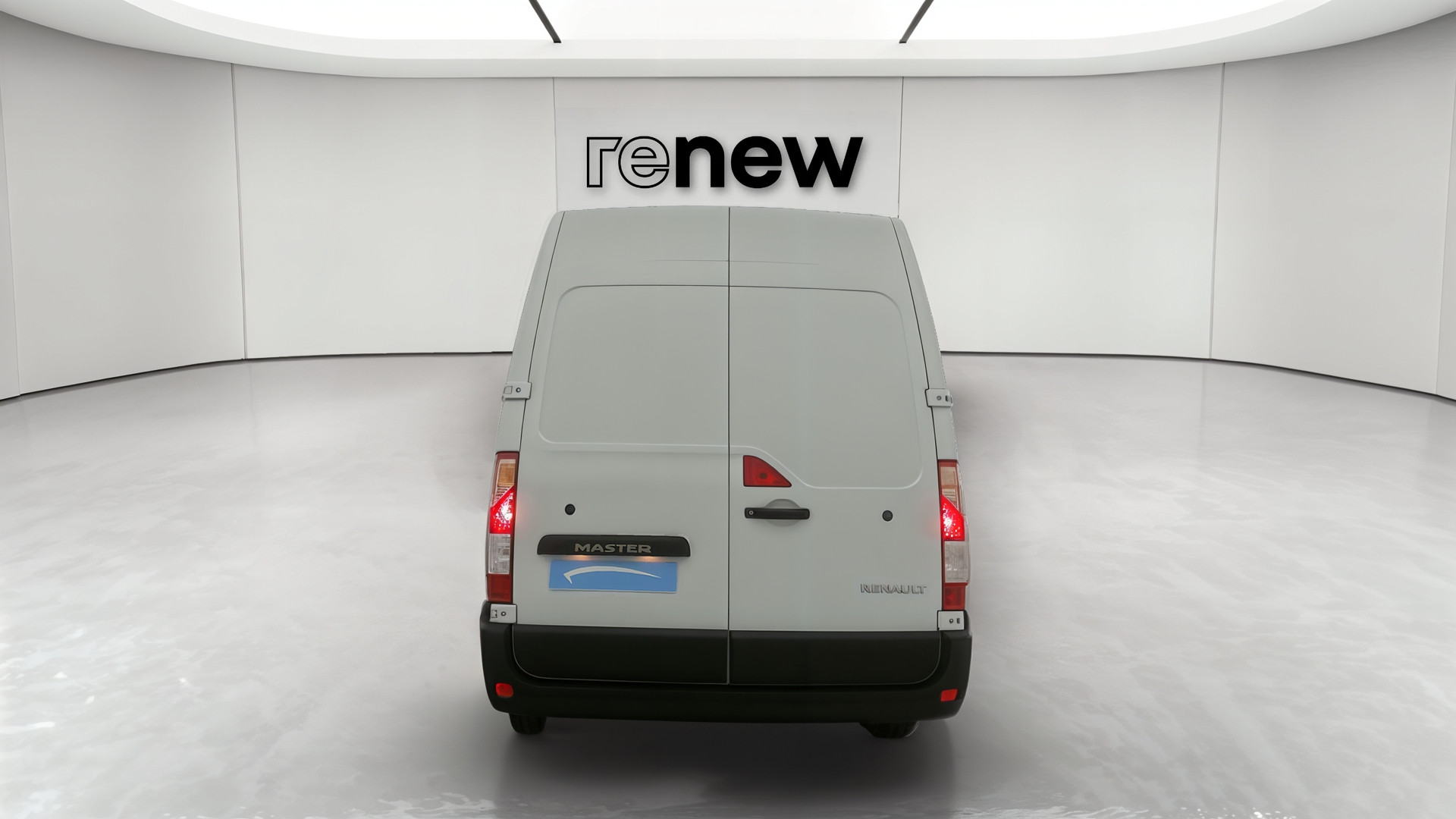 Vente en ligne Renault Master Fourgon MASTER FGN TRAC F3300 L2H2 BLUE DCI 135 au prix de 20 990 €