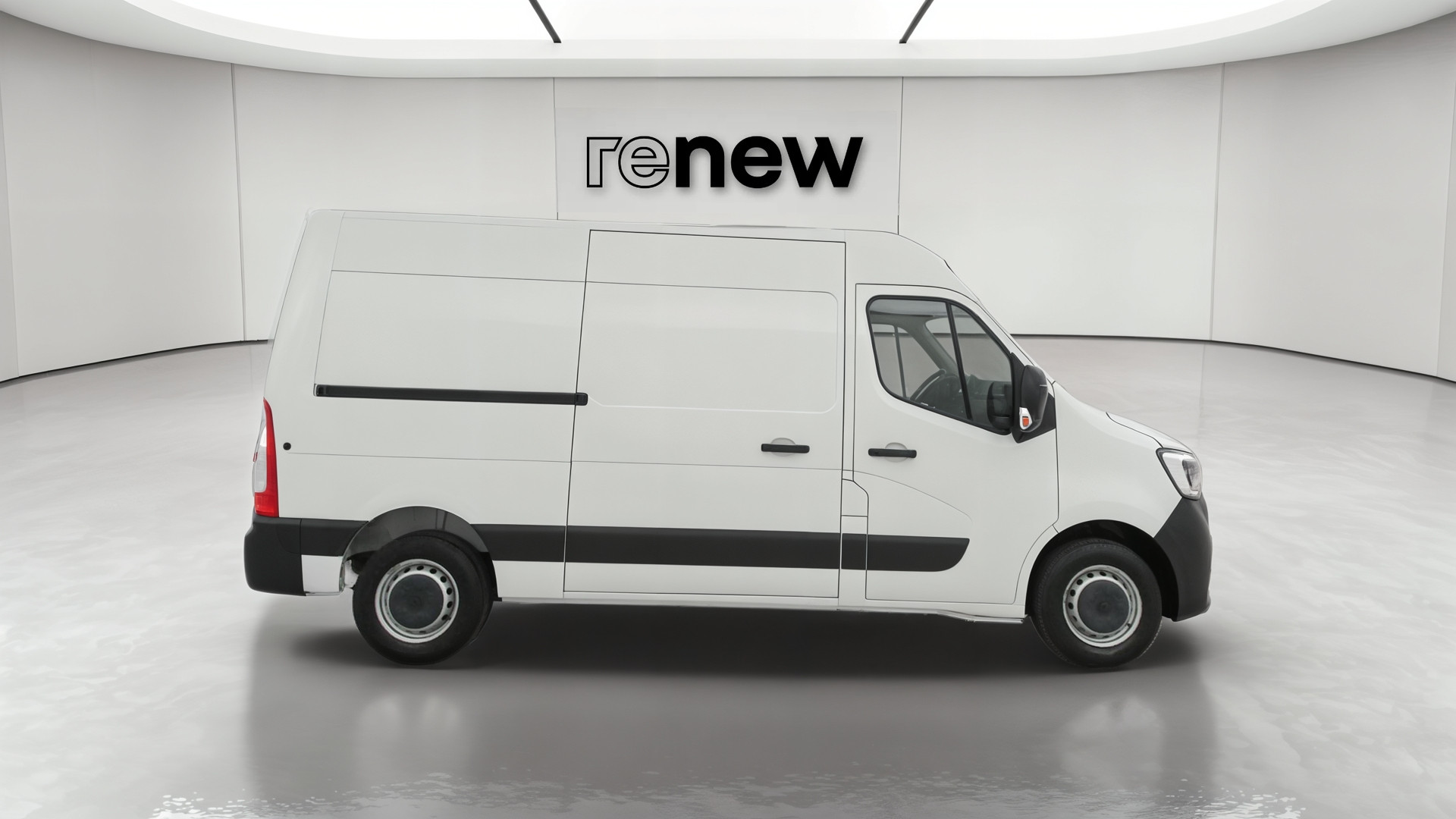 Vente en ligne Renault Master Fourgon MASTER FGN TRAC F3300 L2H2 BLUE DCI 135 au prix de 20 990 €