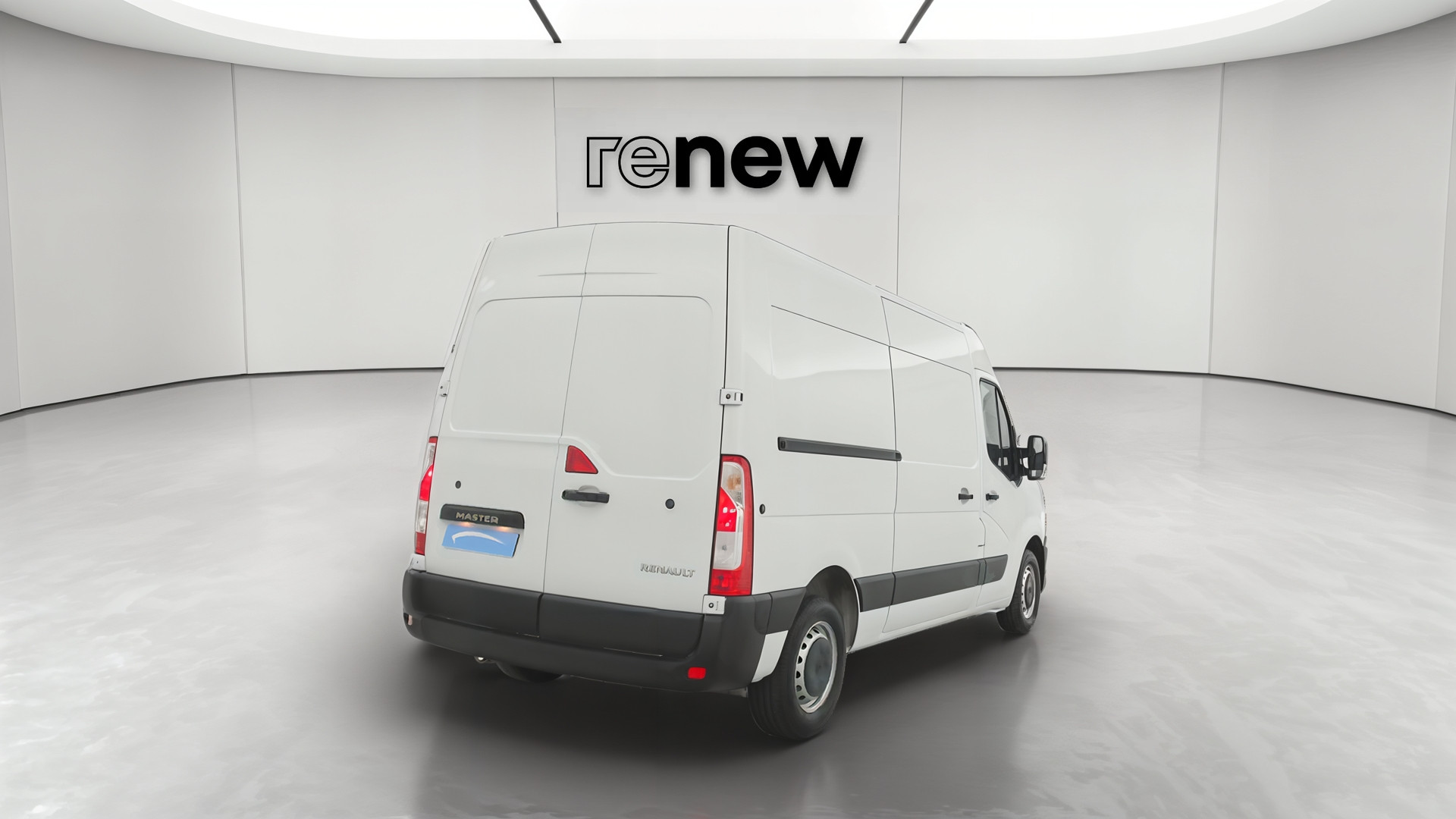 Vente en ligne Renault Master Fourgon MASTER FGN TRAC F3300 L2H2 BLUE DCI 135 au prix de 20 990 €