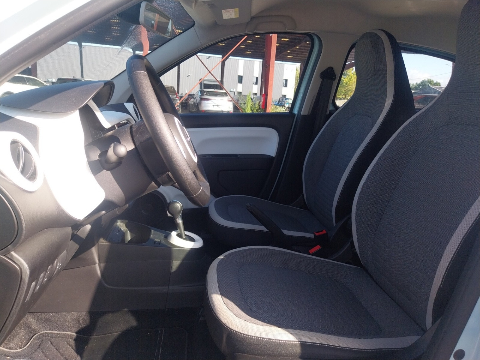 Vente en ligne Renault Twingo Electrique Twingo III E-Tech au prix de 12 990 €