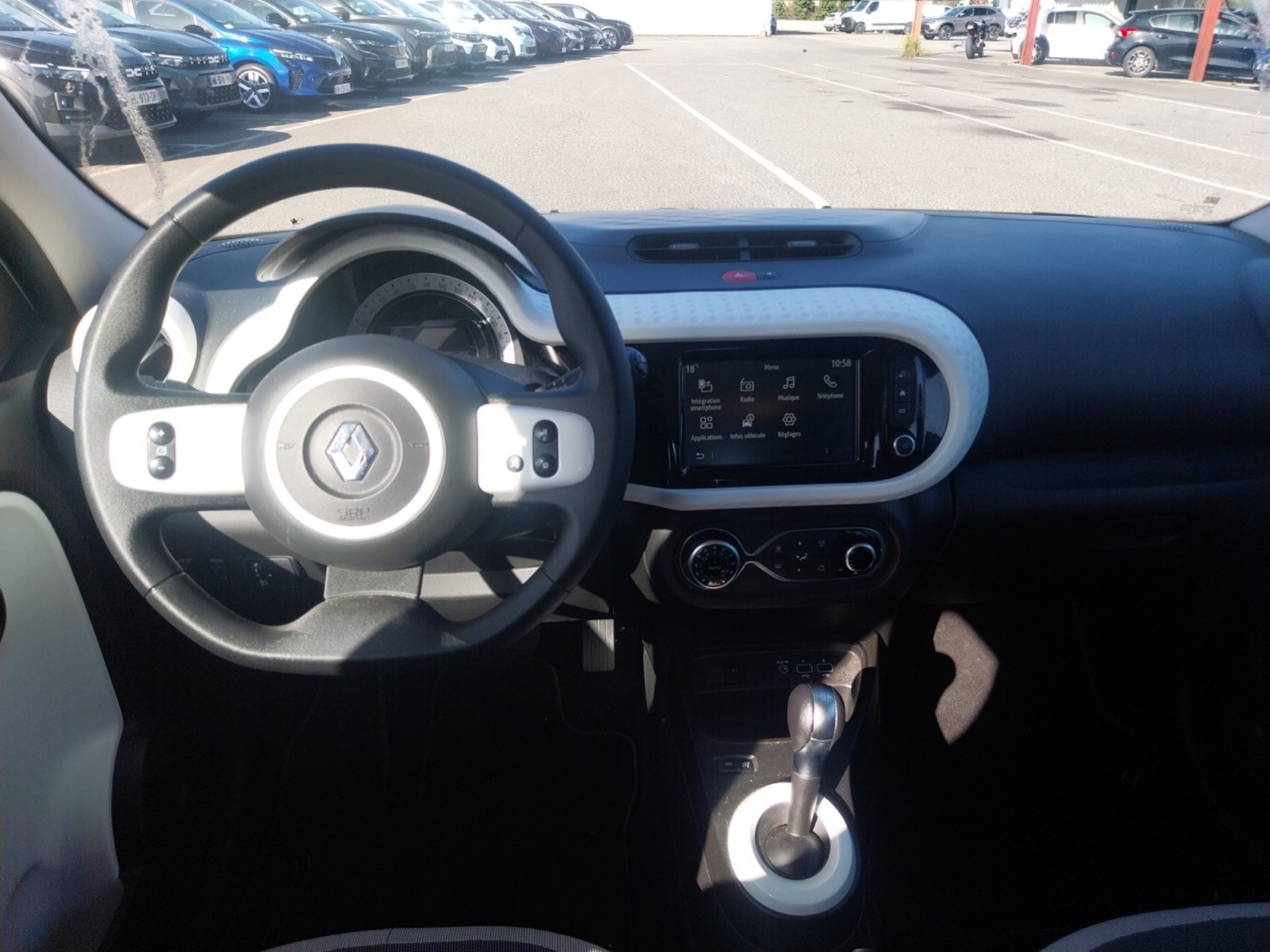 Vente en ligne Renault Twingo Electrique Twingo III E-Tech au prix de 12 990 €