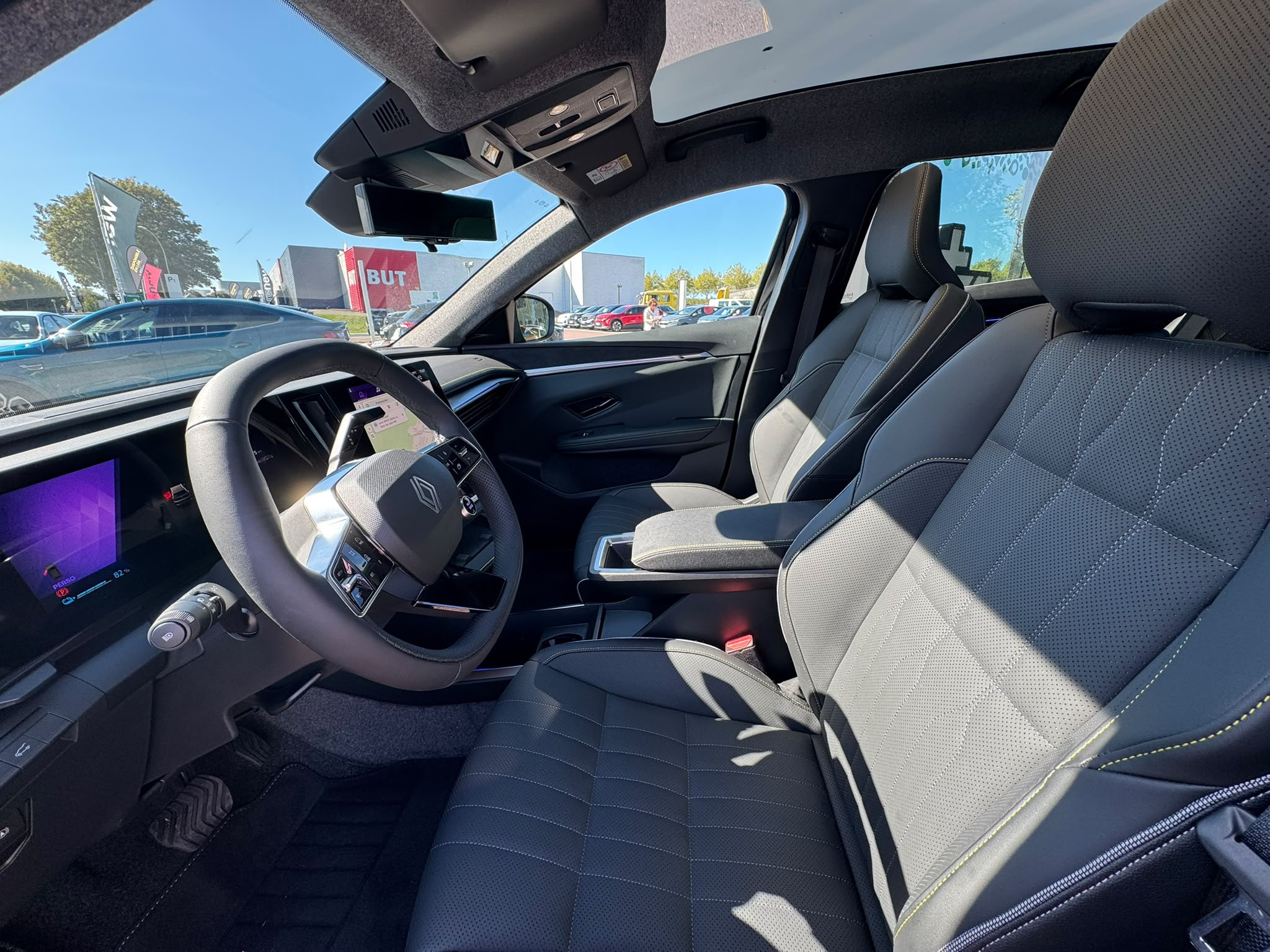 Vente en ligne Renault Scenic E-Tech Scenic E-Tech électrique 220 ch grande autonomie au prix de 46 990 €