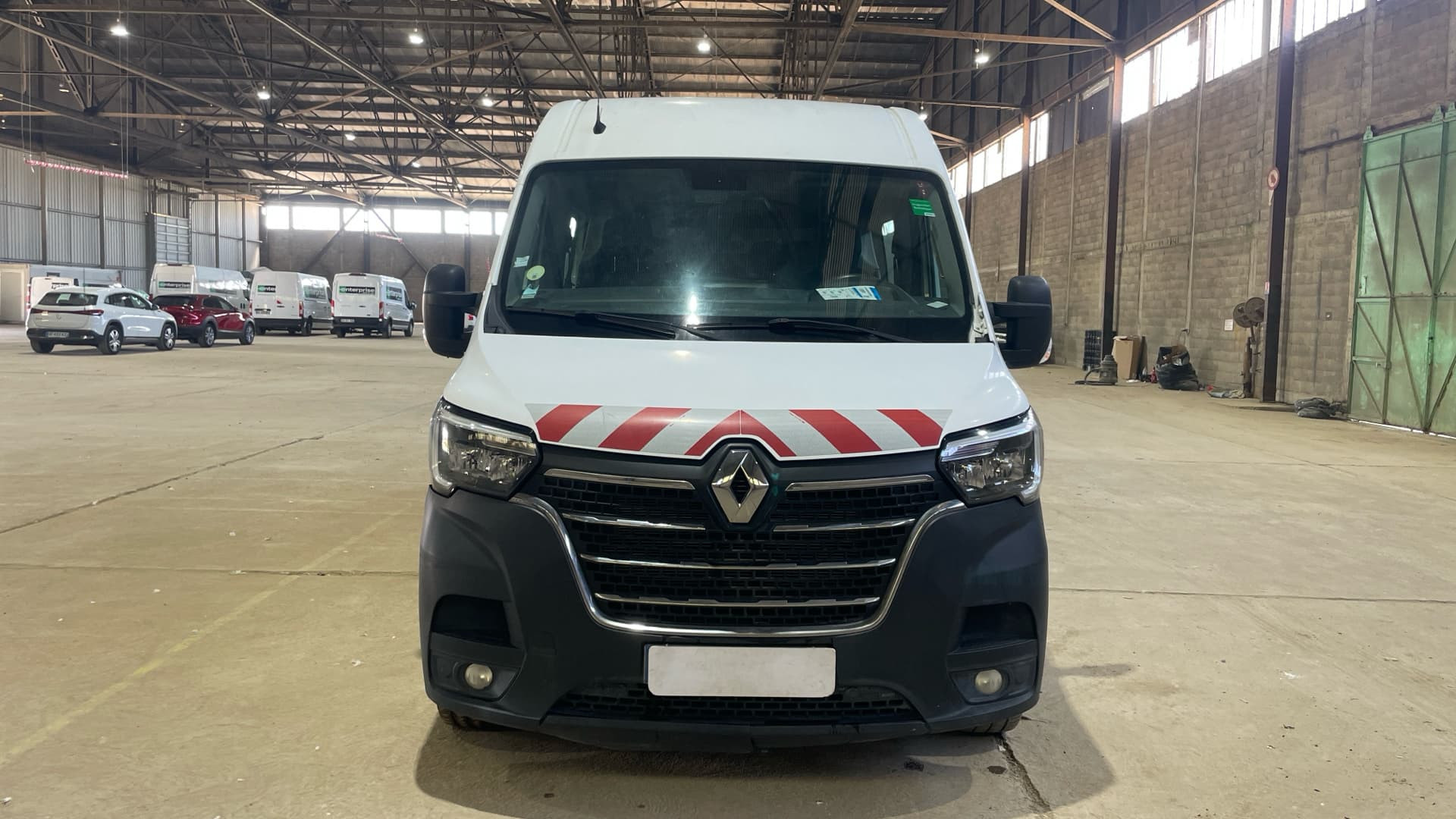Vente en ligne Renault Master Fourgon MASTER CA TRAC F3500 L3H2 DCI 135 au prix de 26 990 €