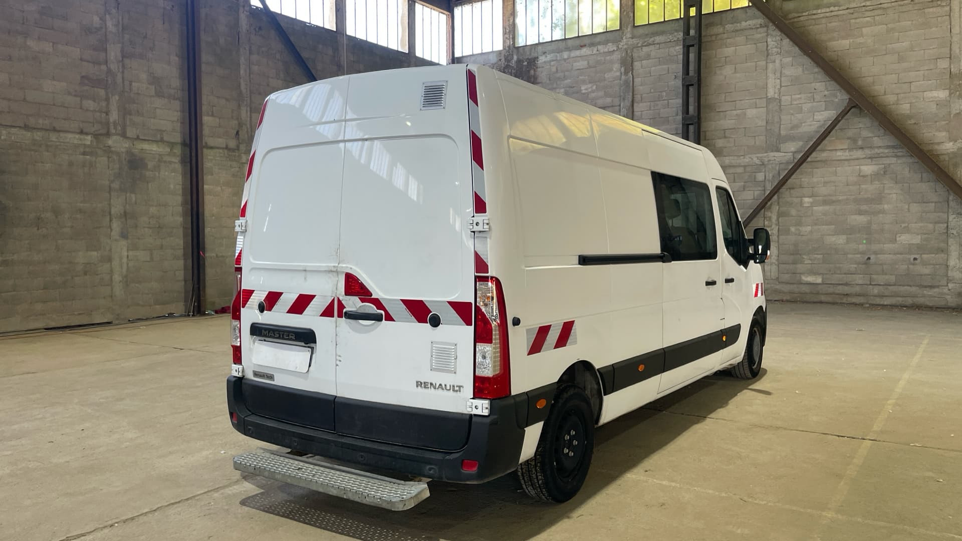 Vente en ligne Renault Master Fourgon MASTER CA TRAC F3500 L3H2 DCI 135 au prix de 26 990 €