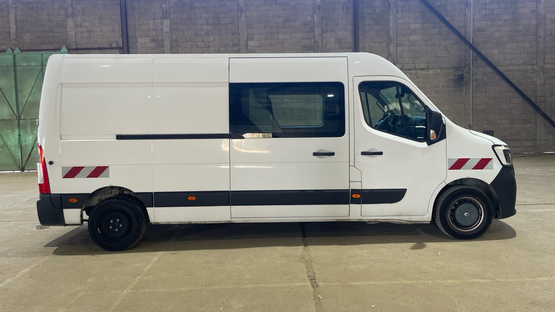 Vente en ligne Renault Master Fourgon MASTER CA TRAC F3500 L3H2 DCI 135 au prix de 26 990 €