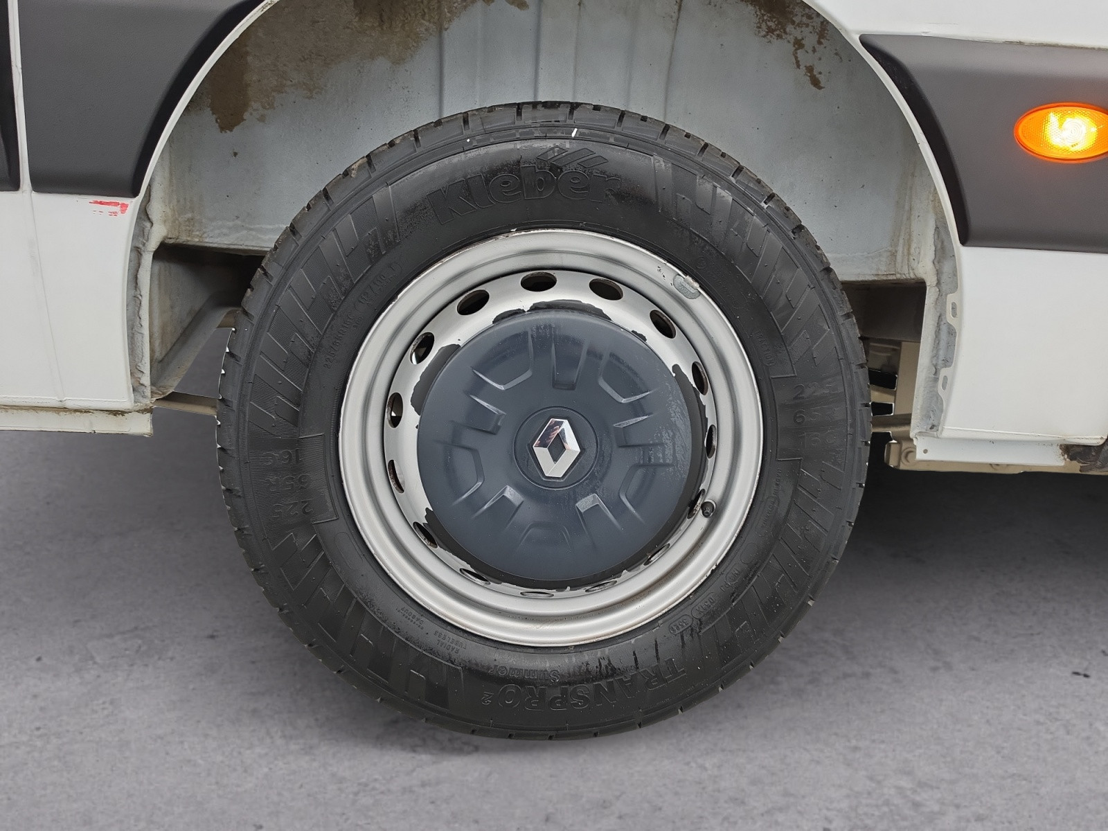Vente en ligne Renault Master Fourgon MASTER CA TRAC F3500 L3H2 DCI 135 au prix de 26 990 €