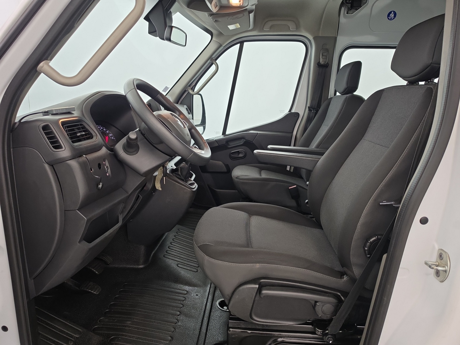 Vente en ligne Renault Master Fourgon MASTER CA TRAC F3500 L3H2 DCI 135 au prix de 26 990 €