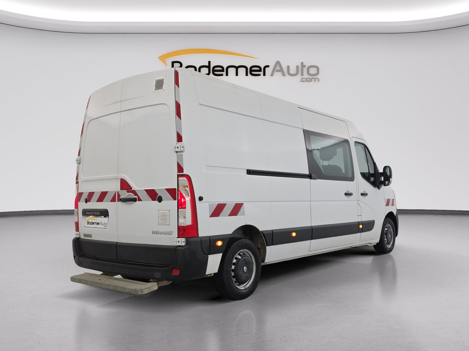 Vente en ligne Renault Master Fourgon MASTER CA TRAC F3500 L3H2 DCI 135 au prix de 26 990 €