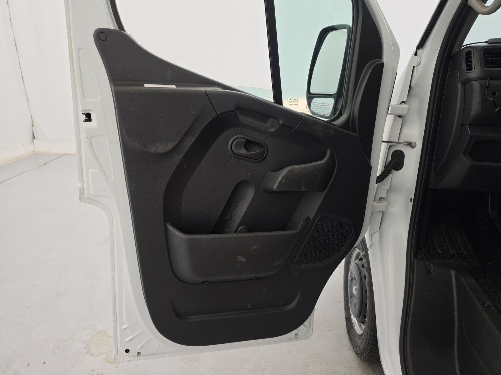 Vente en ligne Renault Master Fourgon MASTER CA TRAC F3500 L3H2 DCI 135 au prix de 26 990 €