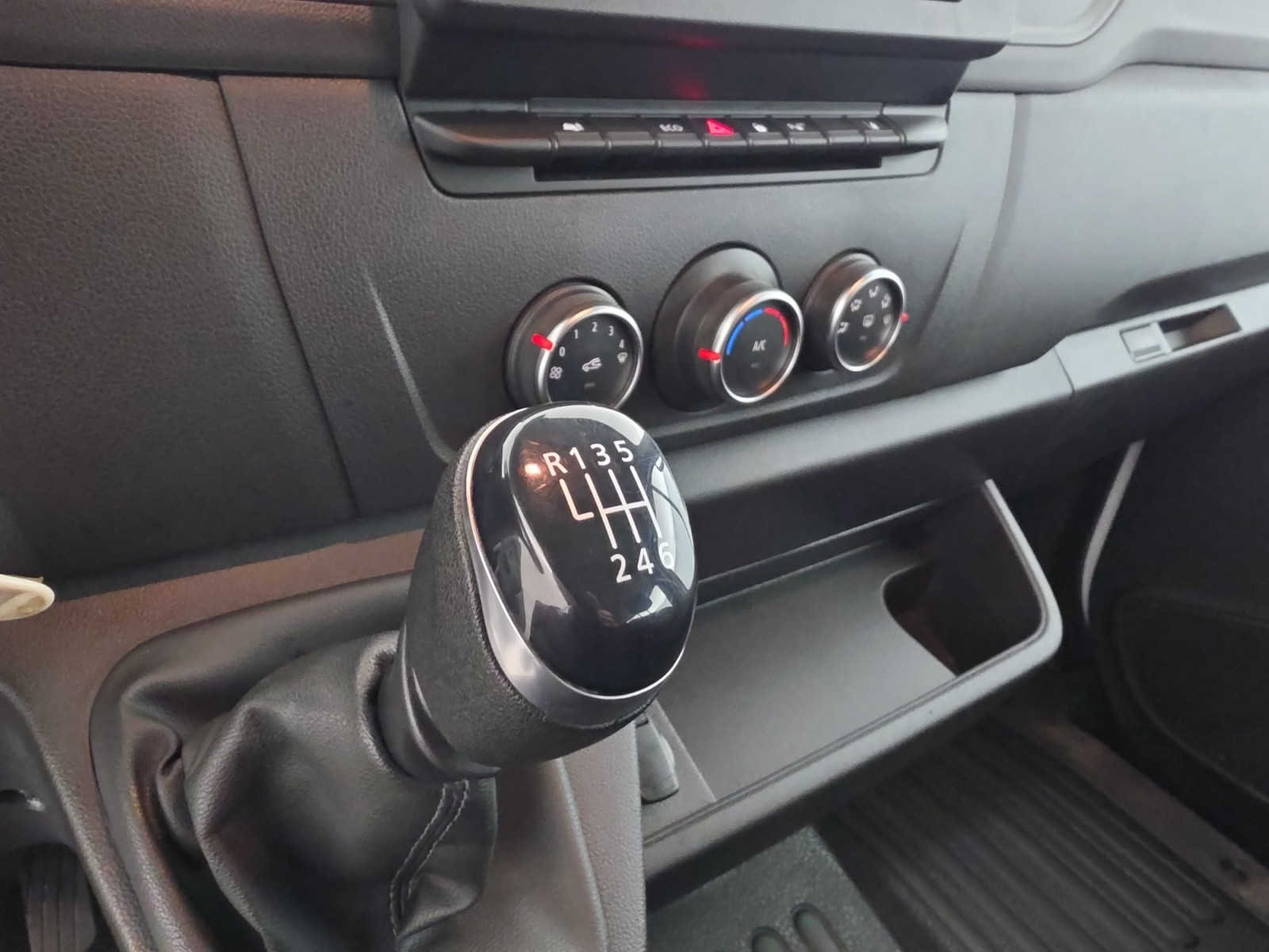 Vente en ligne Renault Master Fourgon MASTER CA TRAC F3500 L3H2 DCI 135 au prix de 26 990 €