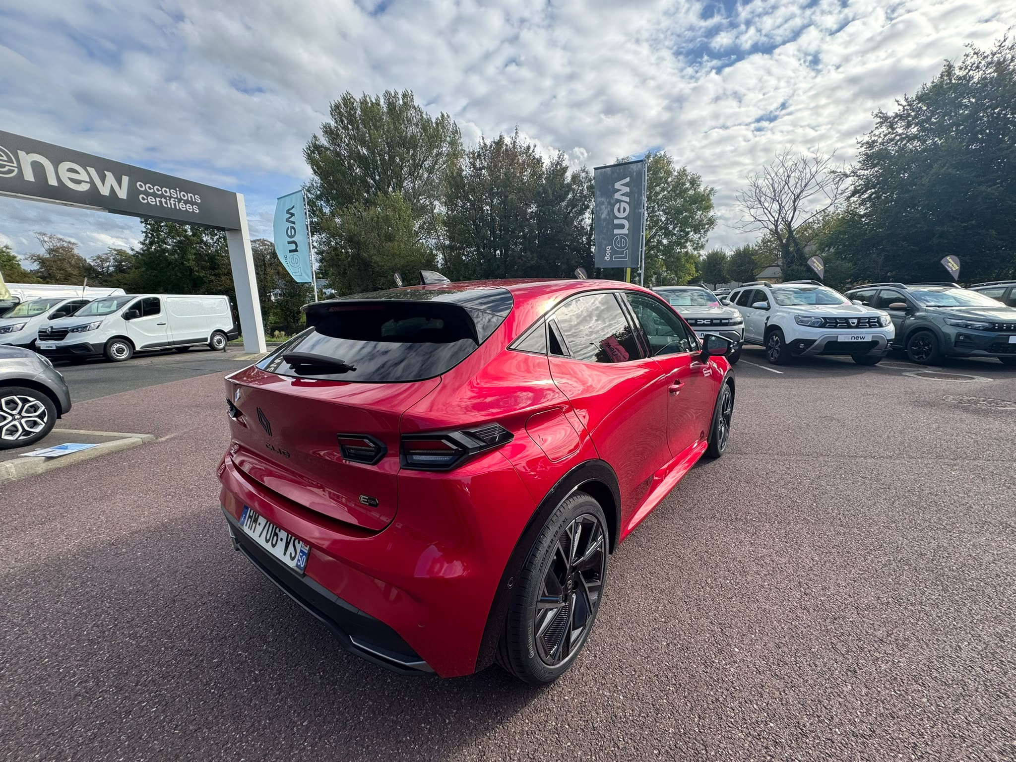 Vente en ligne Renault Clio 6 Clio E-Tech full hybrid 160 ch au prix de 28 490 €