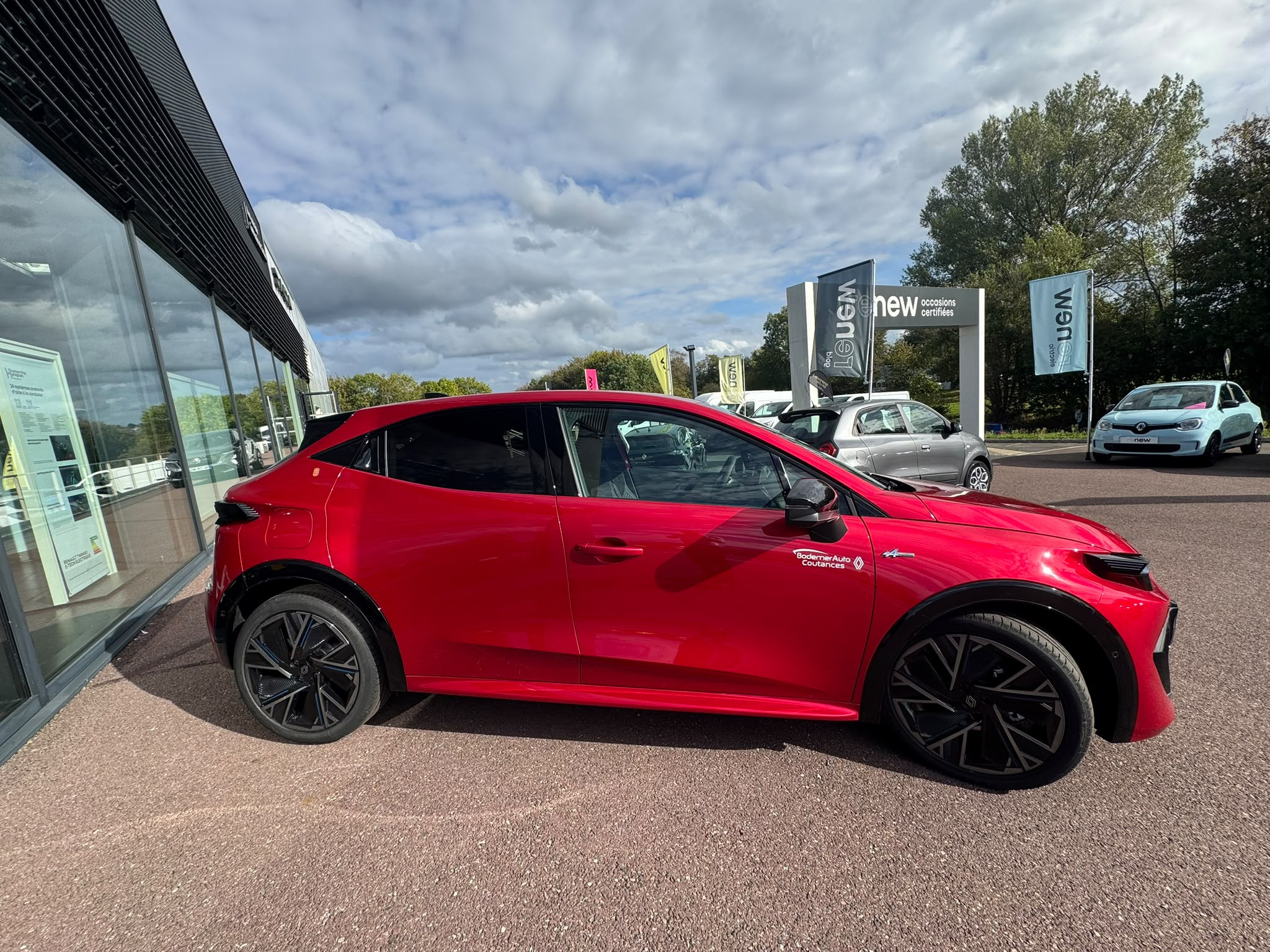 Vente en ligne Renault Clio 6 Clio E-Tech full hybrid 160 ch au prix de 28 490 €