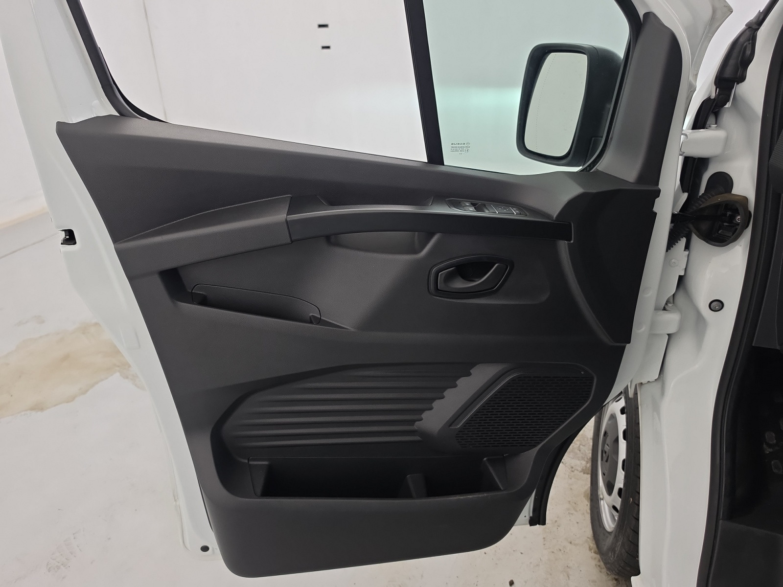 Vente en ligne Renault Trafic 3 Fourgon TRAFIC FG BLUE DCI 130 L1H1 3T GSR2 au prix de 22 990 €