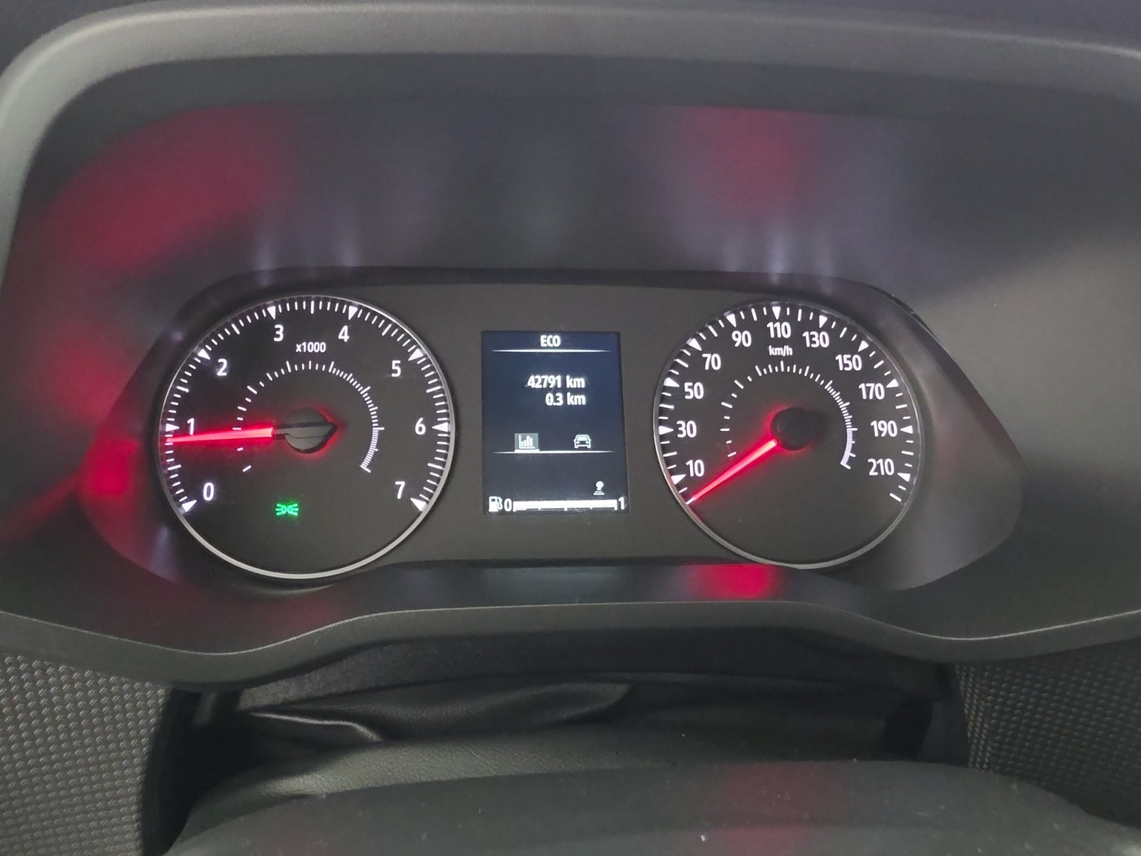 Vente en ligne Renault Trafic 3 Fourgon TRAFIC FG BLUE DCI 130 L1H1 3T GSR2 au prix de 22 990 €