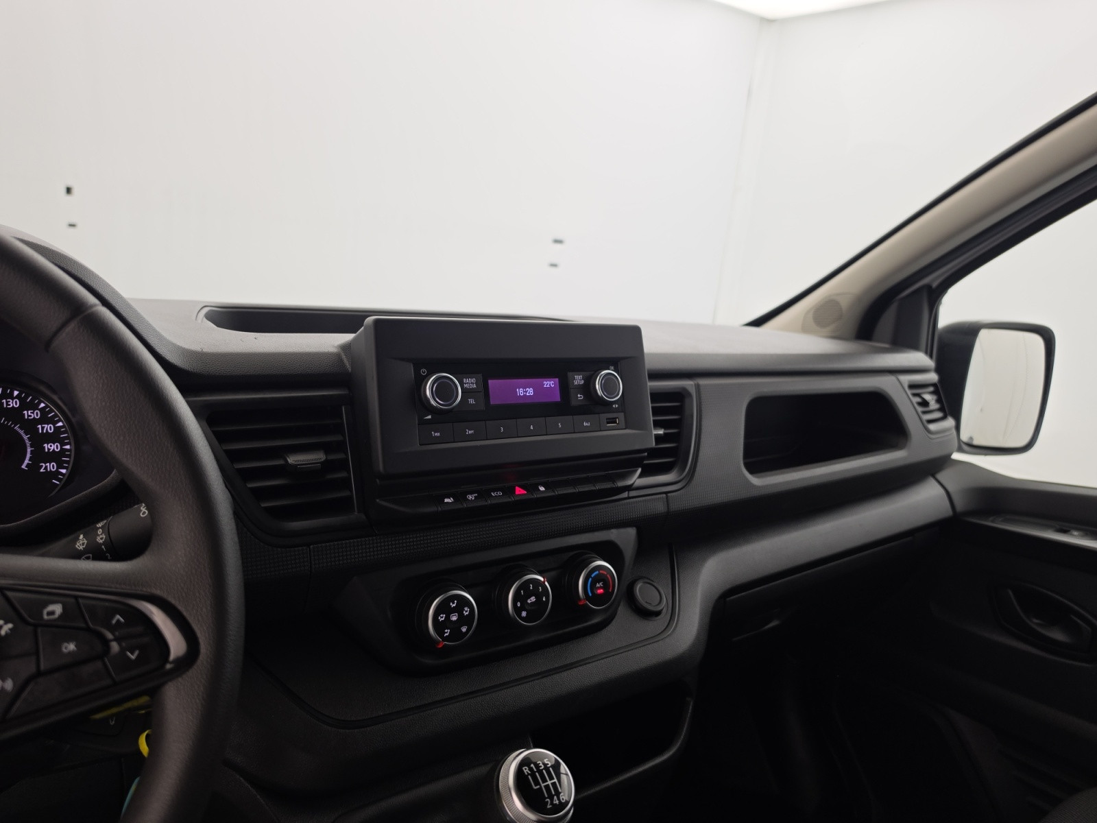 Vente en ligne Renault Trafic 3 Fourgon TRAFIC FG BLUE DCI 130 L1H1 3T GSR2 au prix de 22 990 €