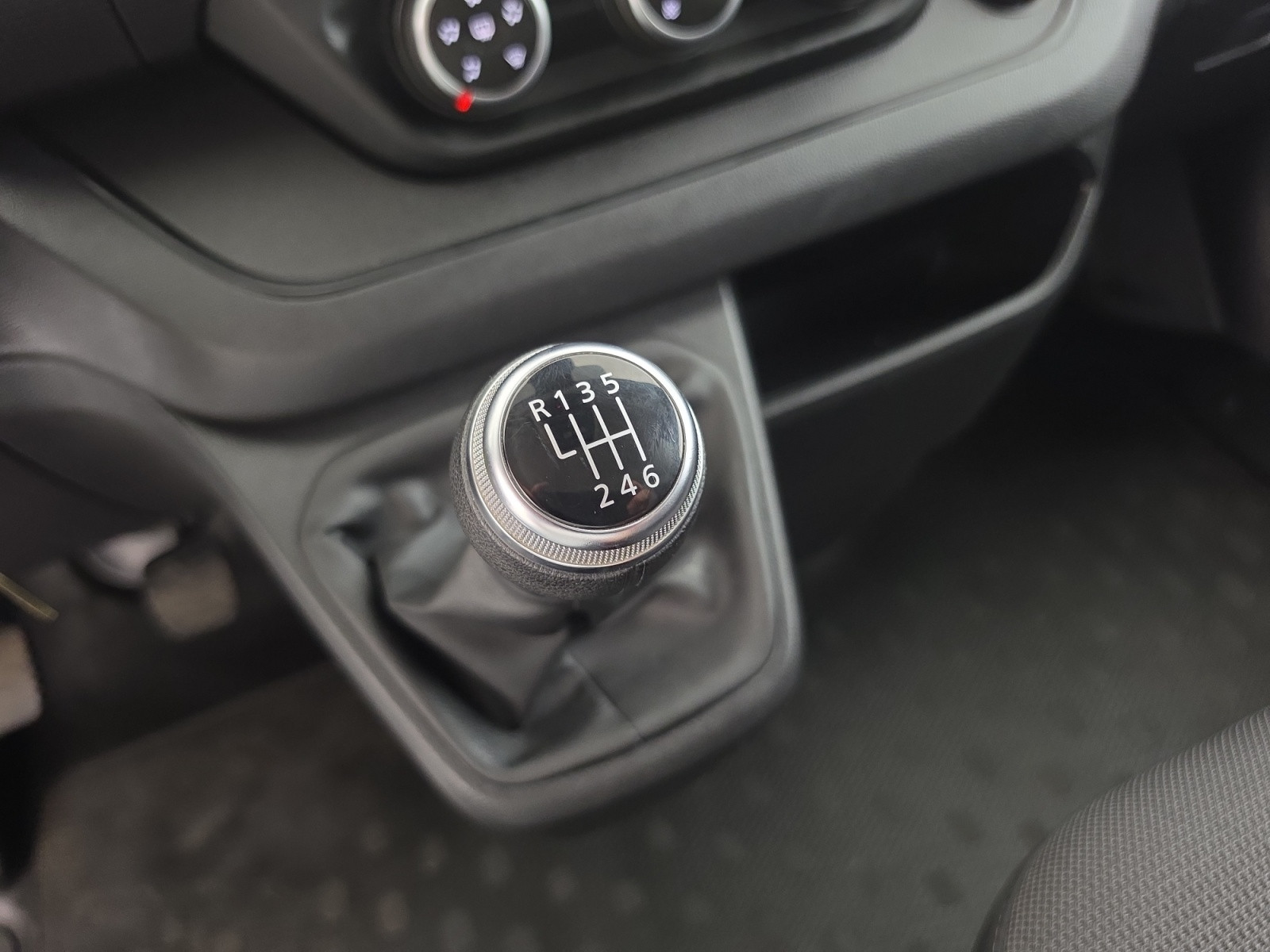 Vente en ligne Renault Trafic 3 Fourgon TRAFIC FG BLUE DCI 130 L1H1 3T GSR2 au prix de 22 990 €