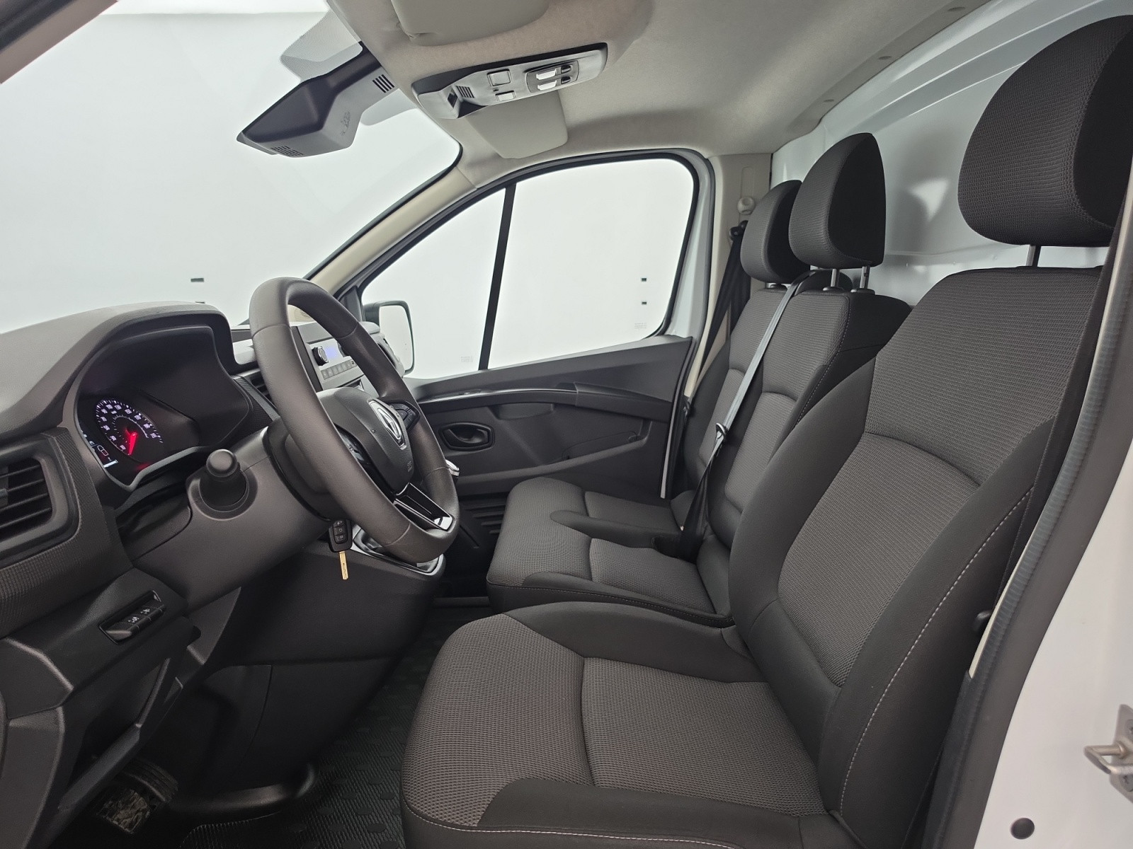 Vente en ligne Renault Trafic 3 Fourgon TRAFIC FG BLUE DCI 130 L1H1 3T GSR2 au prix de 22 990 €