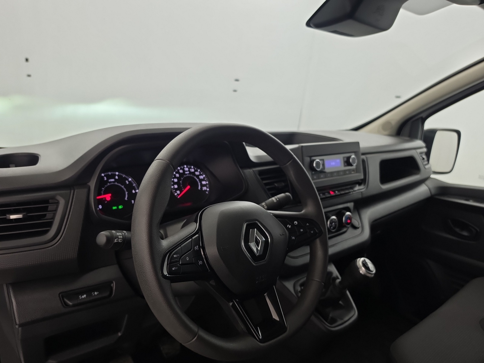 Vente en ligne Renault Trafic 3 Fourgon TRAFIC FG BLUE DCI 130 L1H1 3T GSR2 au prix de 22 990 €