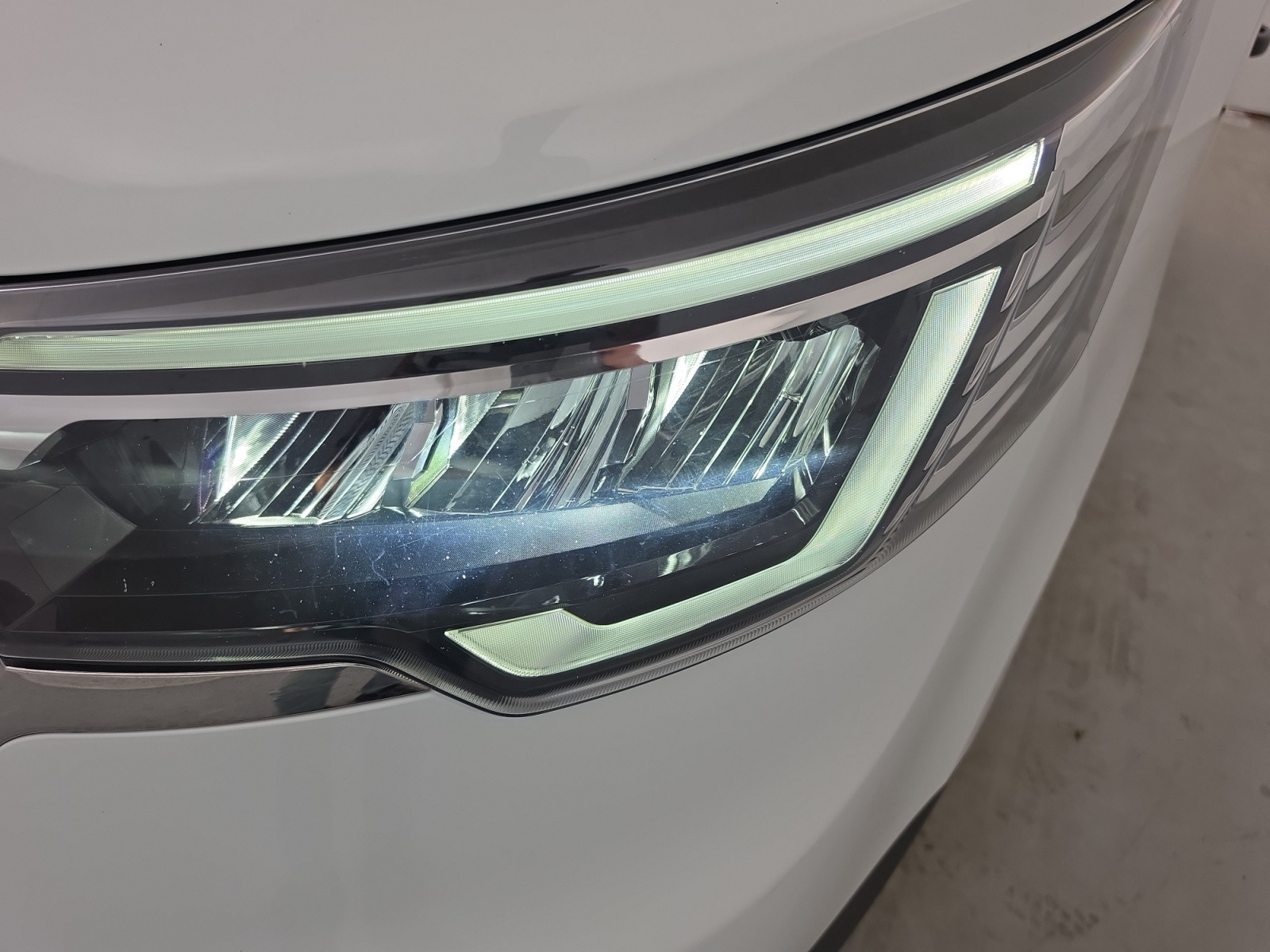 Vente en ligne Renault Trafic 3 Fourgon TRAFIC FG BLUE DCI 130 L1H1 3T GSR2 au prix de 22 990 €