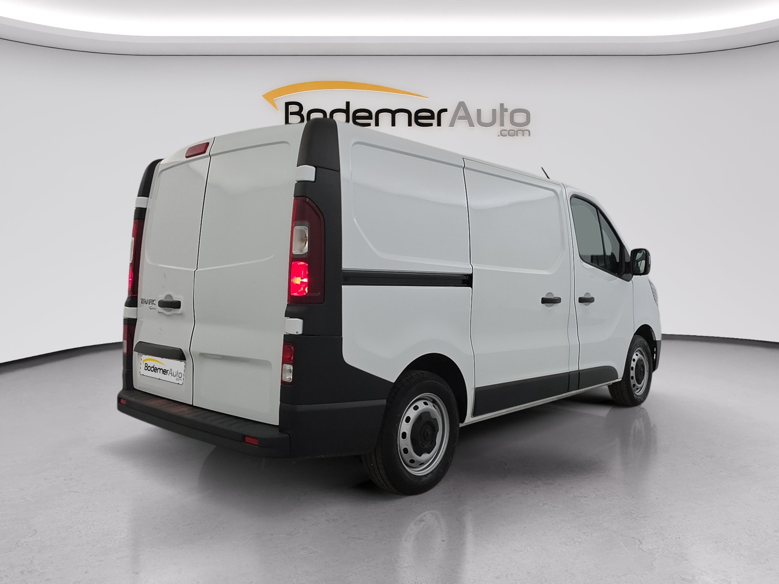 Vente en ligne Renault Trafic 3 Fourgon TRAFIC FG BLUE DCI 130 L1H1 3T GSR2 au prix de 22 990 €