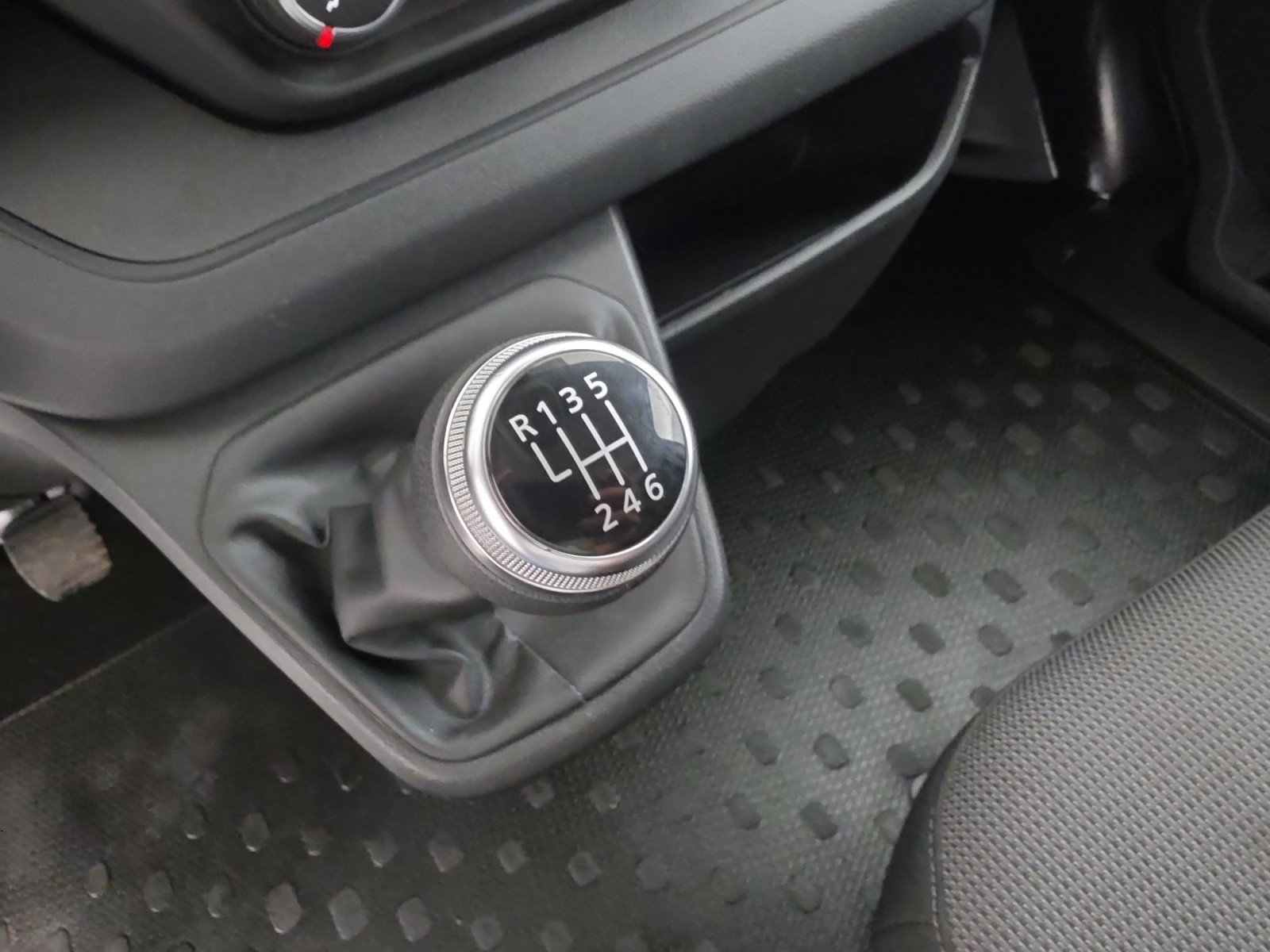 Vente en ligne Renault Trafic 3 Fourgon TRAFIC FG BLUE DCI 130 L1H1 3T GSR2 au prix de 22 990 €