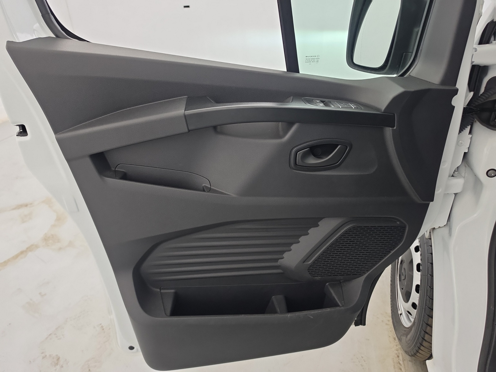 Vente en ligne Renault Trafic 3 Fourgon TRAFIC FG BLUE DCI 130 L1H1 3T GSR2 au prix de 22 990 €