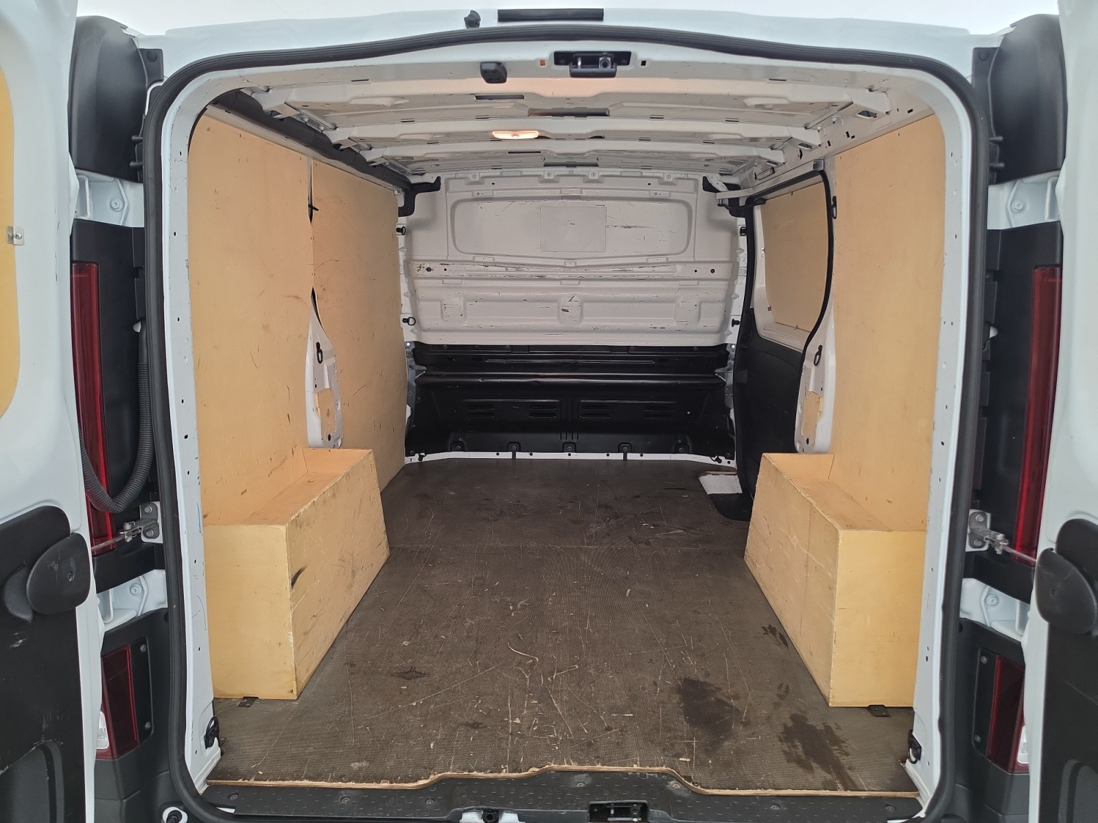 Vente en ligne Renault Trafic 3 Fourgon TRAFIC FG BLUE DCI 130 L1H1 3T GSR2 au prix de 22 990 €