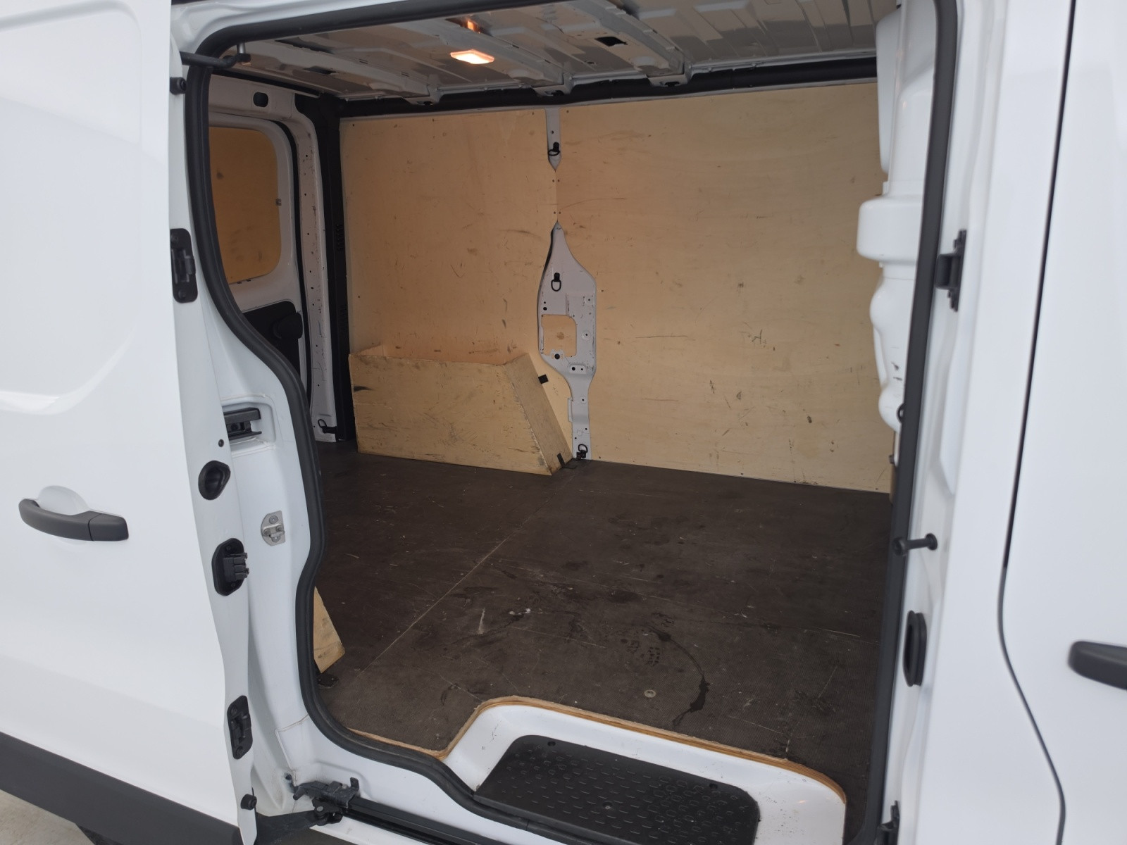Vente en ligne Renault Trafic 3 Fourgon TRAFIC FG BLUE DCI 130 L1H1 3T GSR2 au prix de 22 990 €