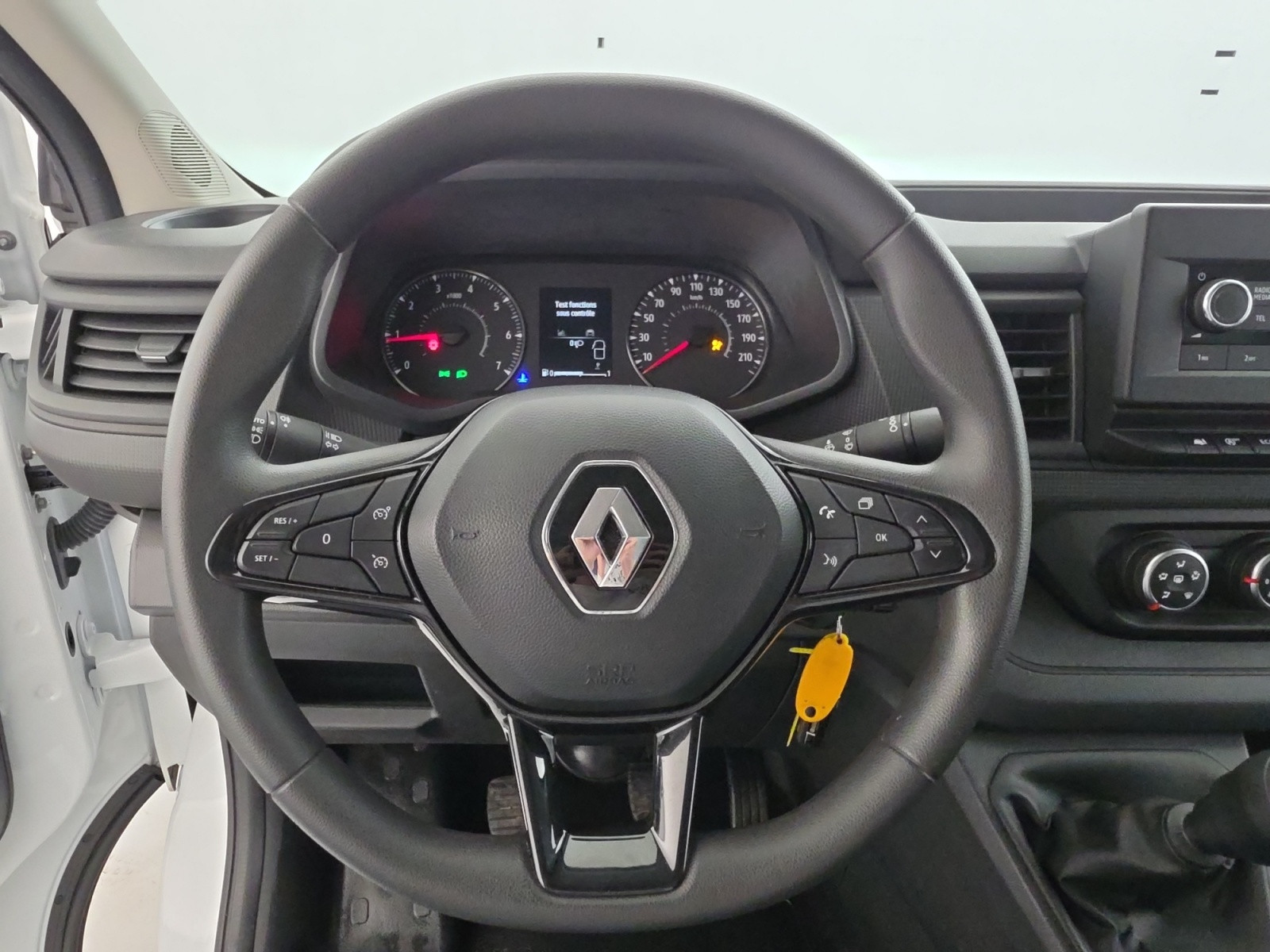 Vente en ligne Renault Trafic 3 Fourgon TRAFIC FG BLUE DCI 130 L1H1 3T GSR2 au prix de 22 990 €