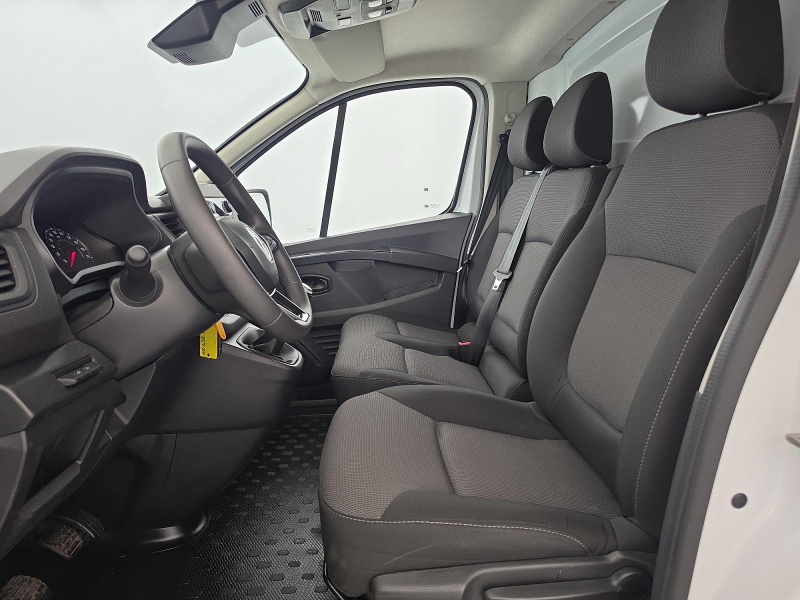 Vente en ligne Renault Trafic 3 Fourgon TRAFIC FG BLUE DCI 130 L1H1 3T GSR2 au prix de 22 990 €