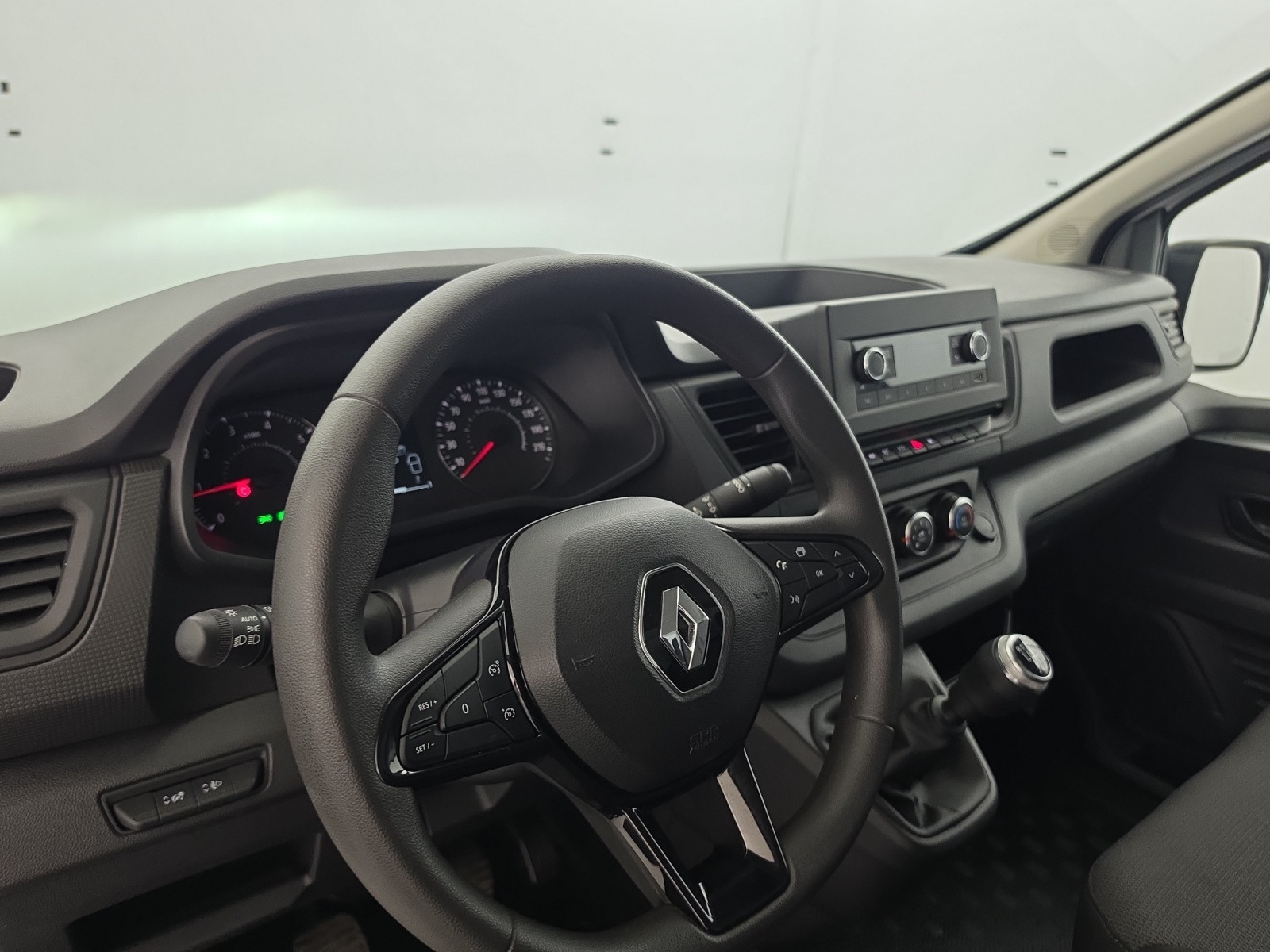 Vente en ligne Renault Trafic 3 Fourgon TRAFIC FG BLUE DCI 130 L1H1 3T GSR2 au prix de 22 990 €