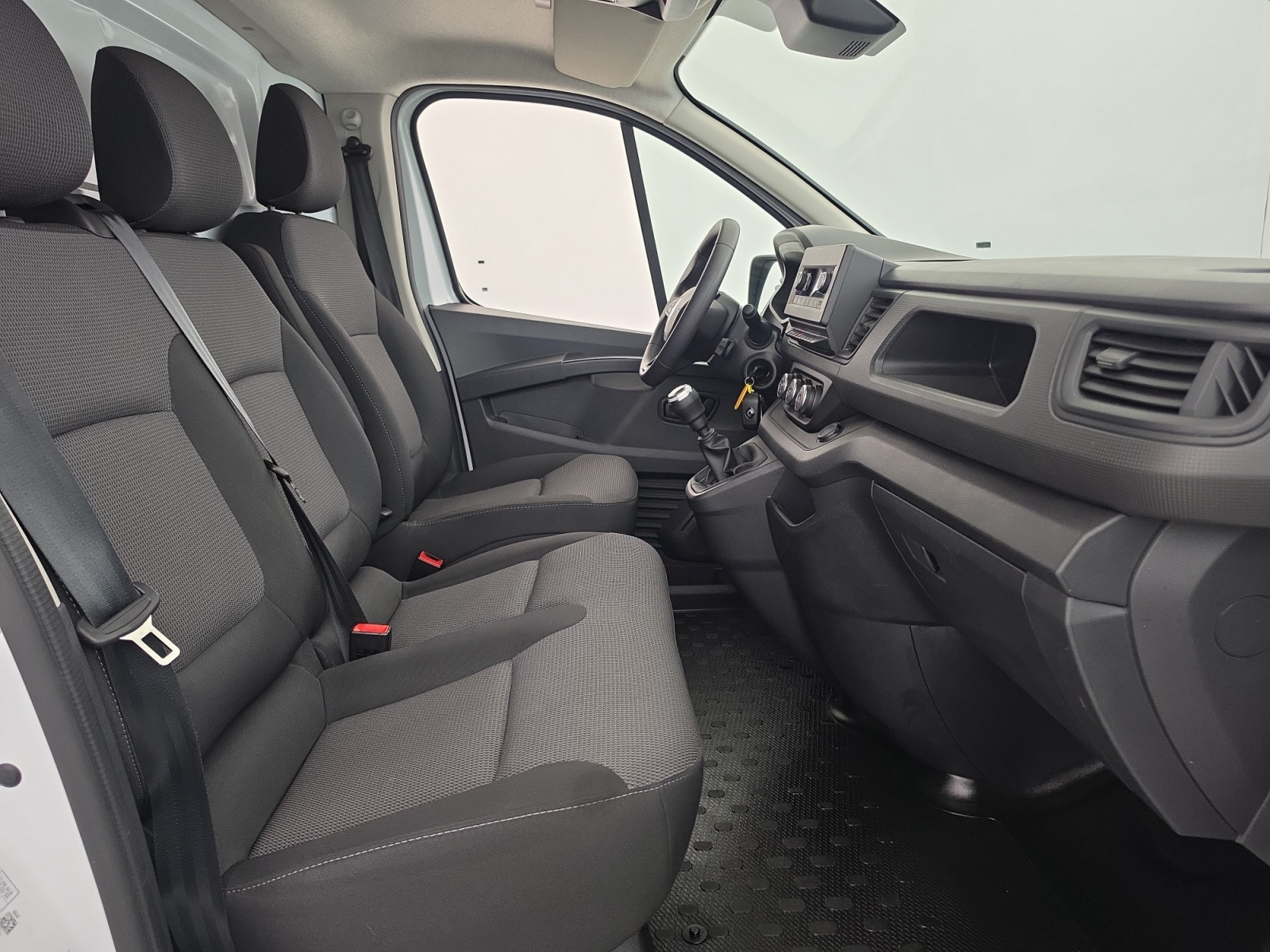 Vente en ligne Renault Trafic 3 Fourgon TRAFIC FG BLUE DCI 130 L1H1 3T GSR2 au prix de 22 990 €