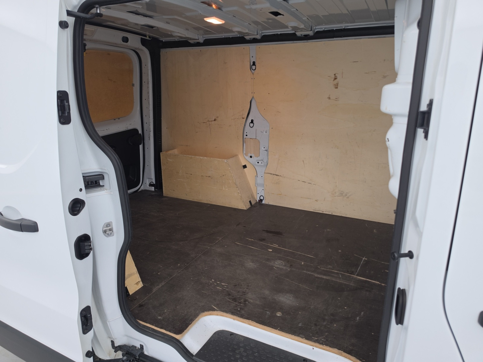 Vente en ligne Renault Trafic 3 Fourgon TRAFIC FG BLUE DCI 130 L1H1 3T GSR2 au prix de 22 990 €